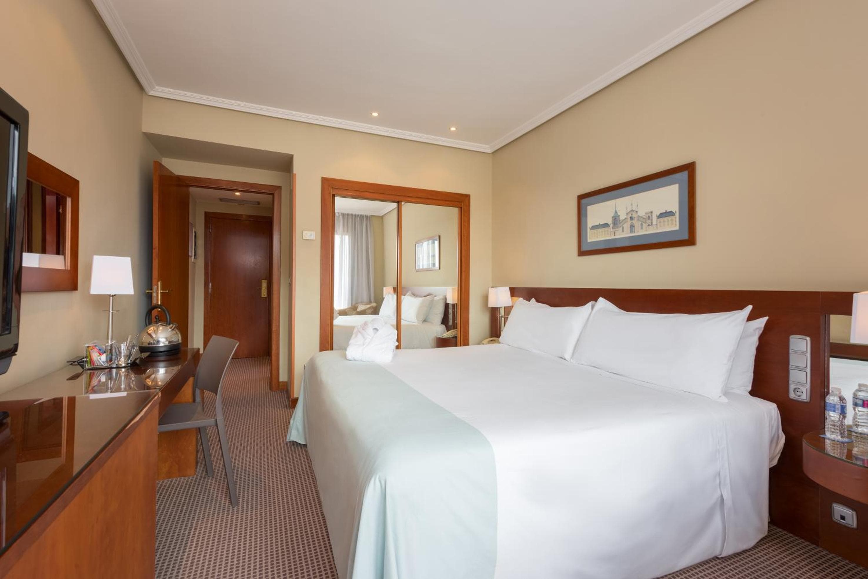 Madrid Alameda Aeropuerto by Meliá: bedroom