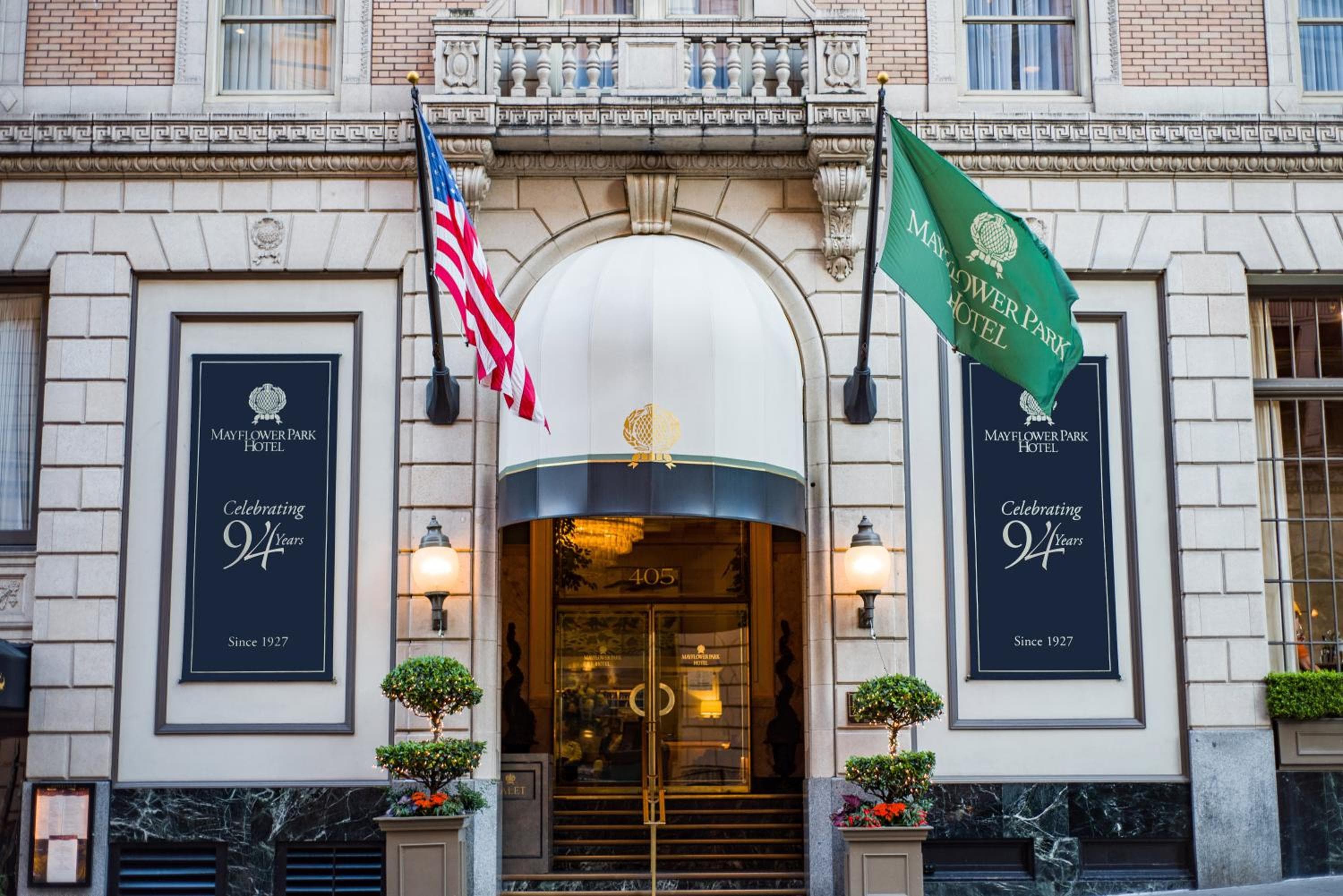 Mayflower Park Hotel: building