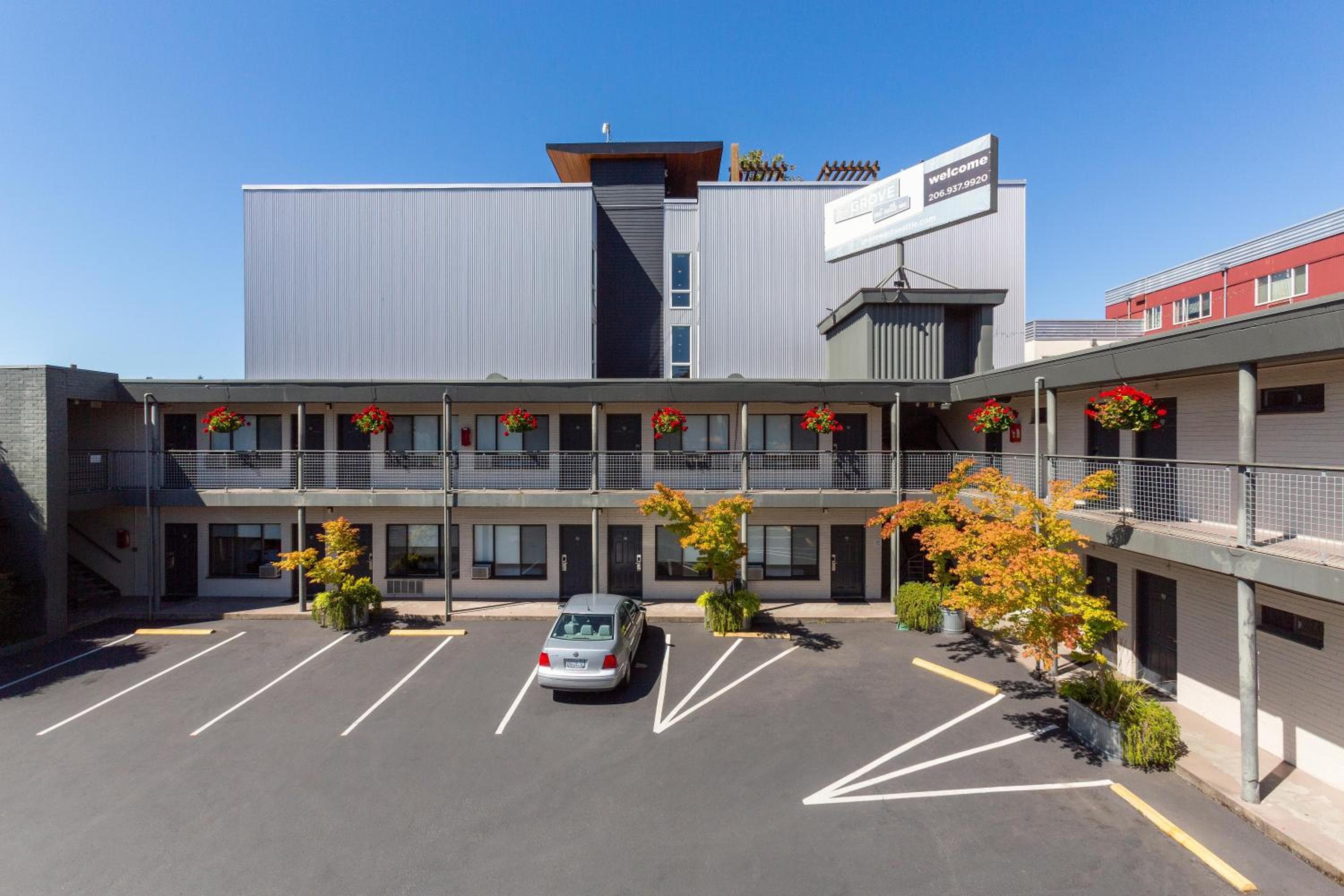 The Grove West Seattle Inn: building