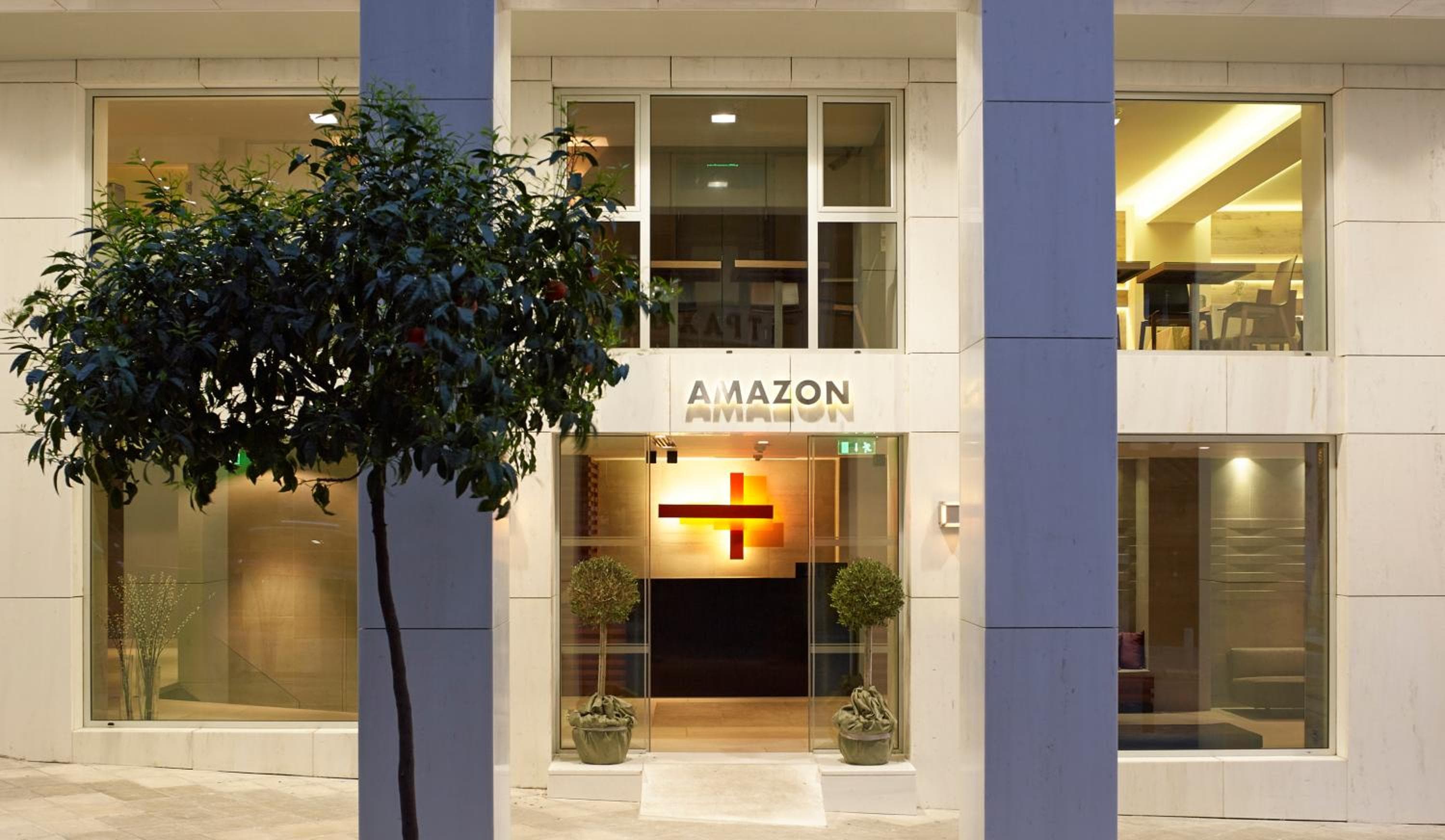 Amazon Hotel: building