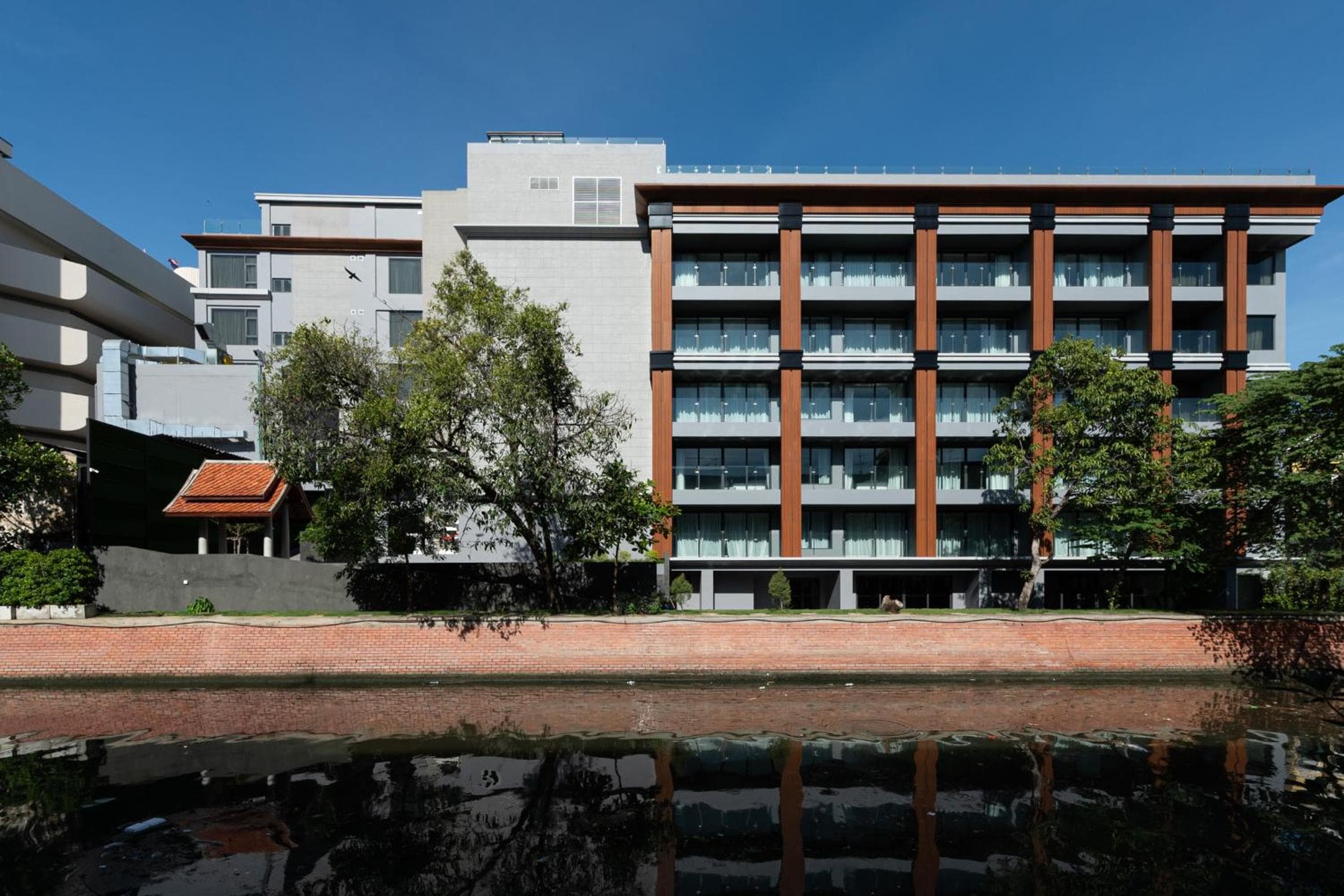 Ayathorn Bangkok: building