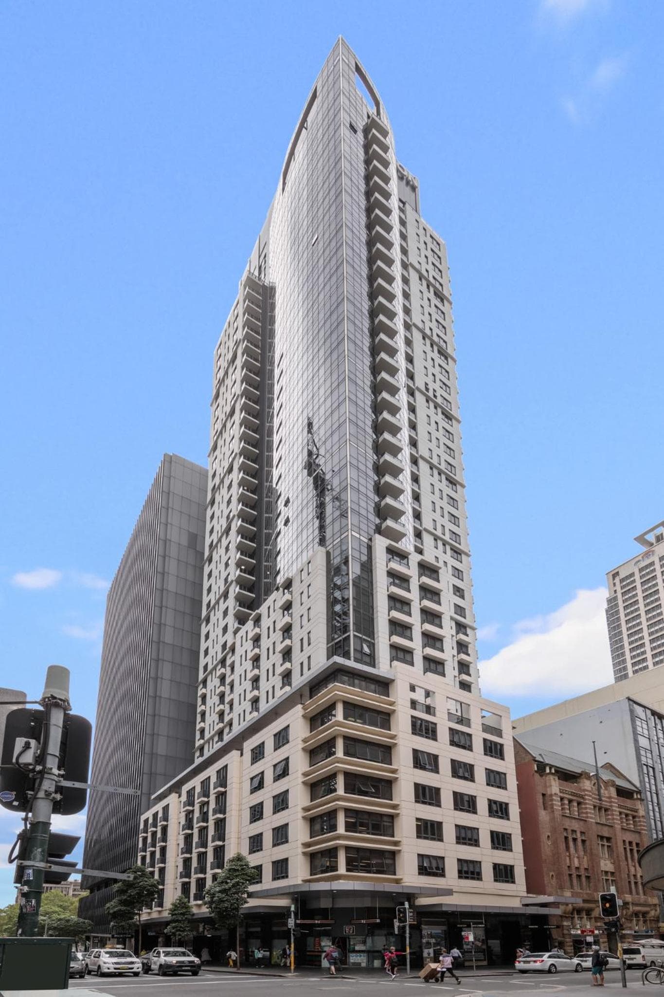 Meriton Suites Pitt Street, Sydney: building
