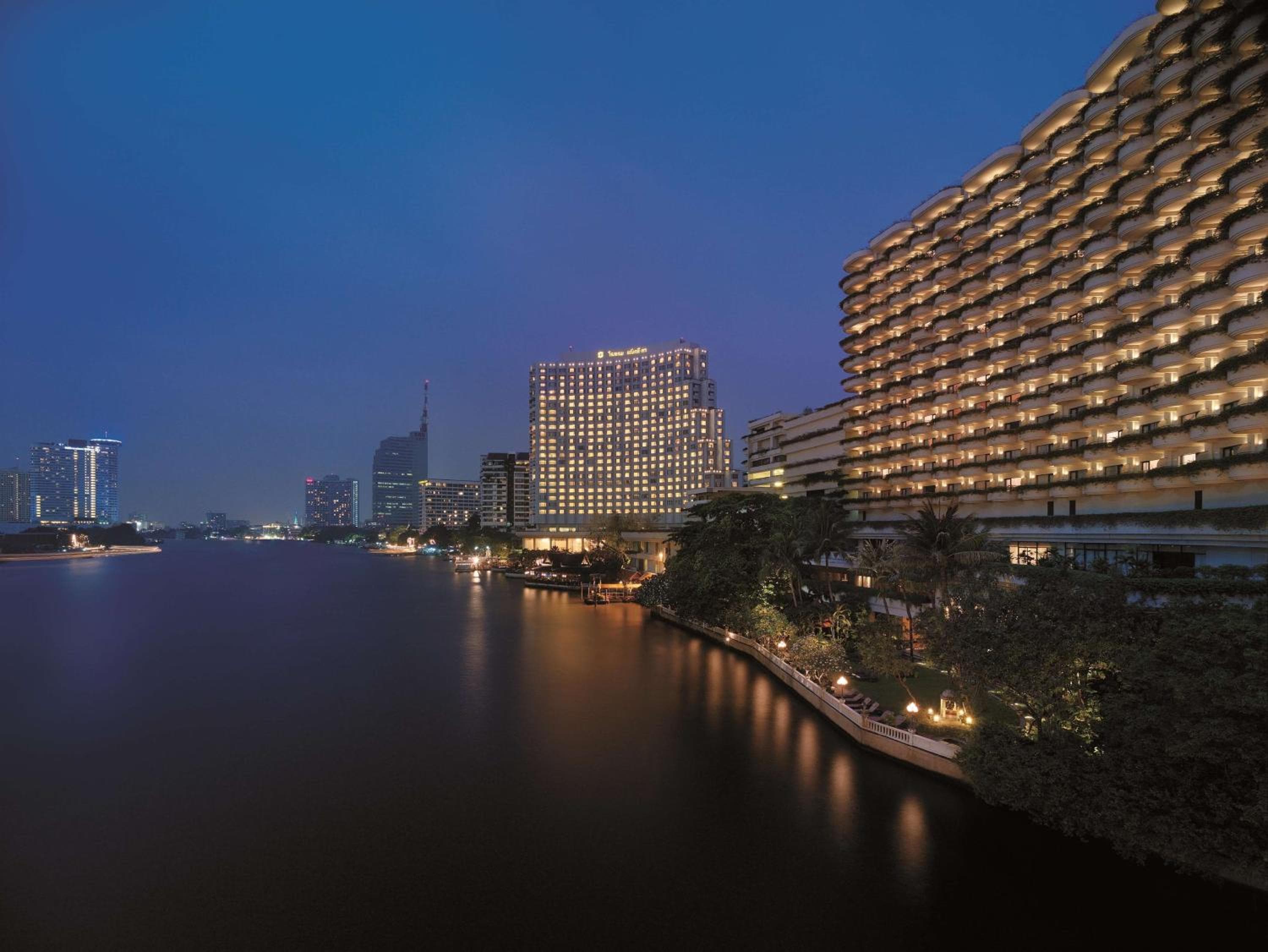 Shangri-La Bangkok: building