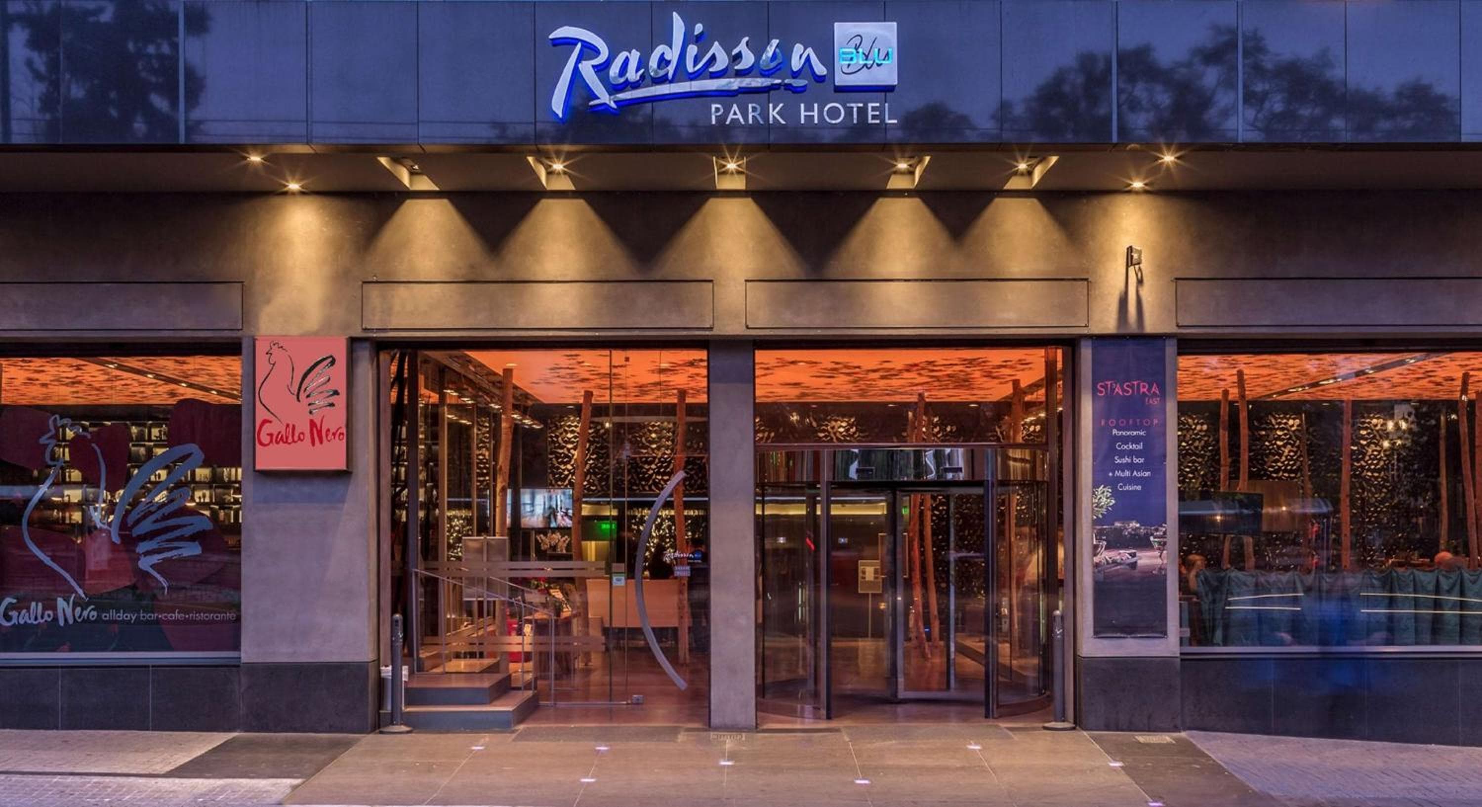 Radisson Blu Park Hotel Athens: building