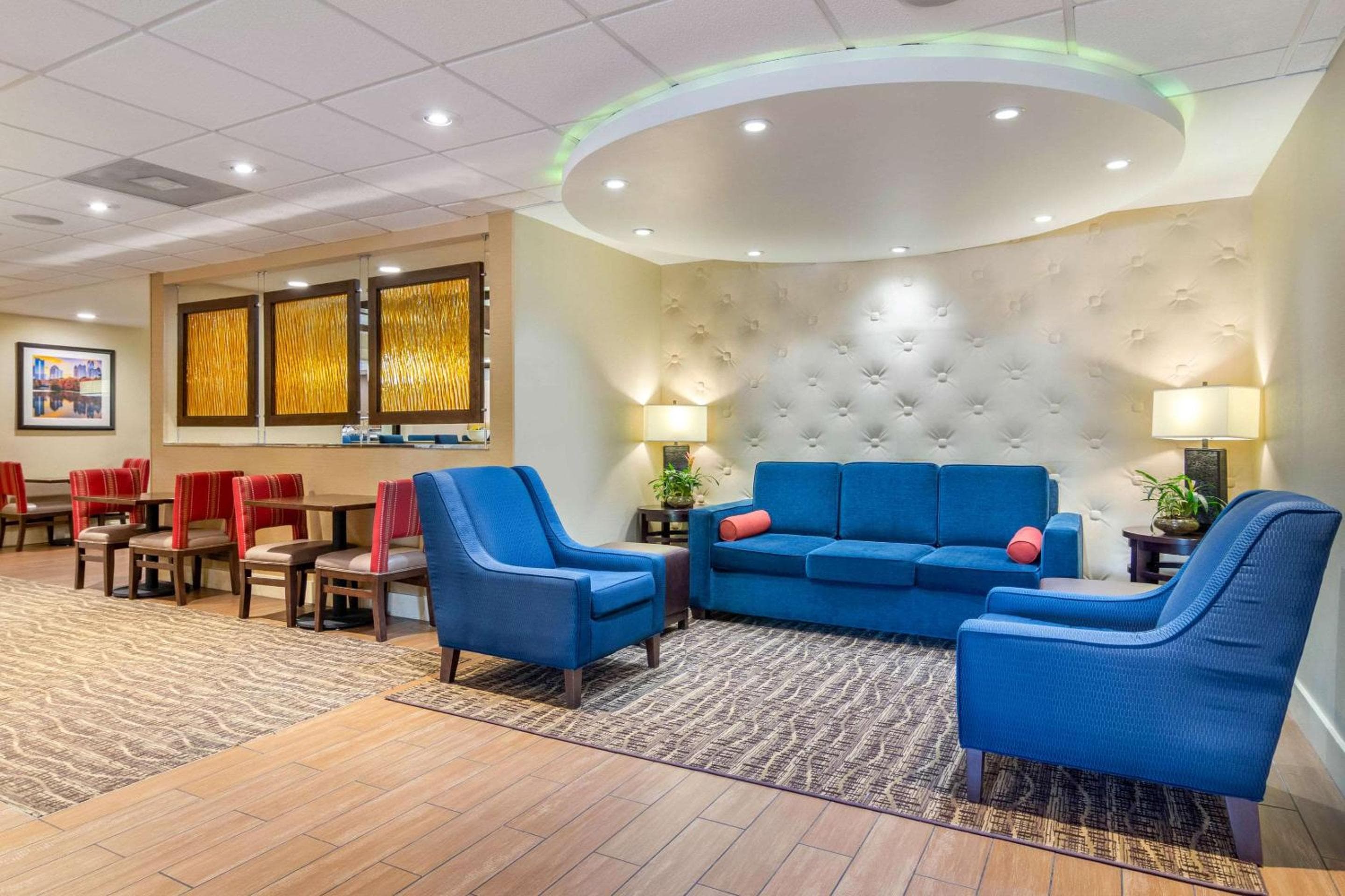 Spark by Hilton Atlanta Airport South College Park
