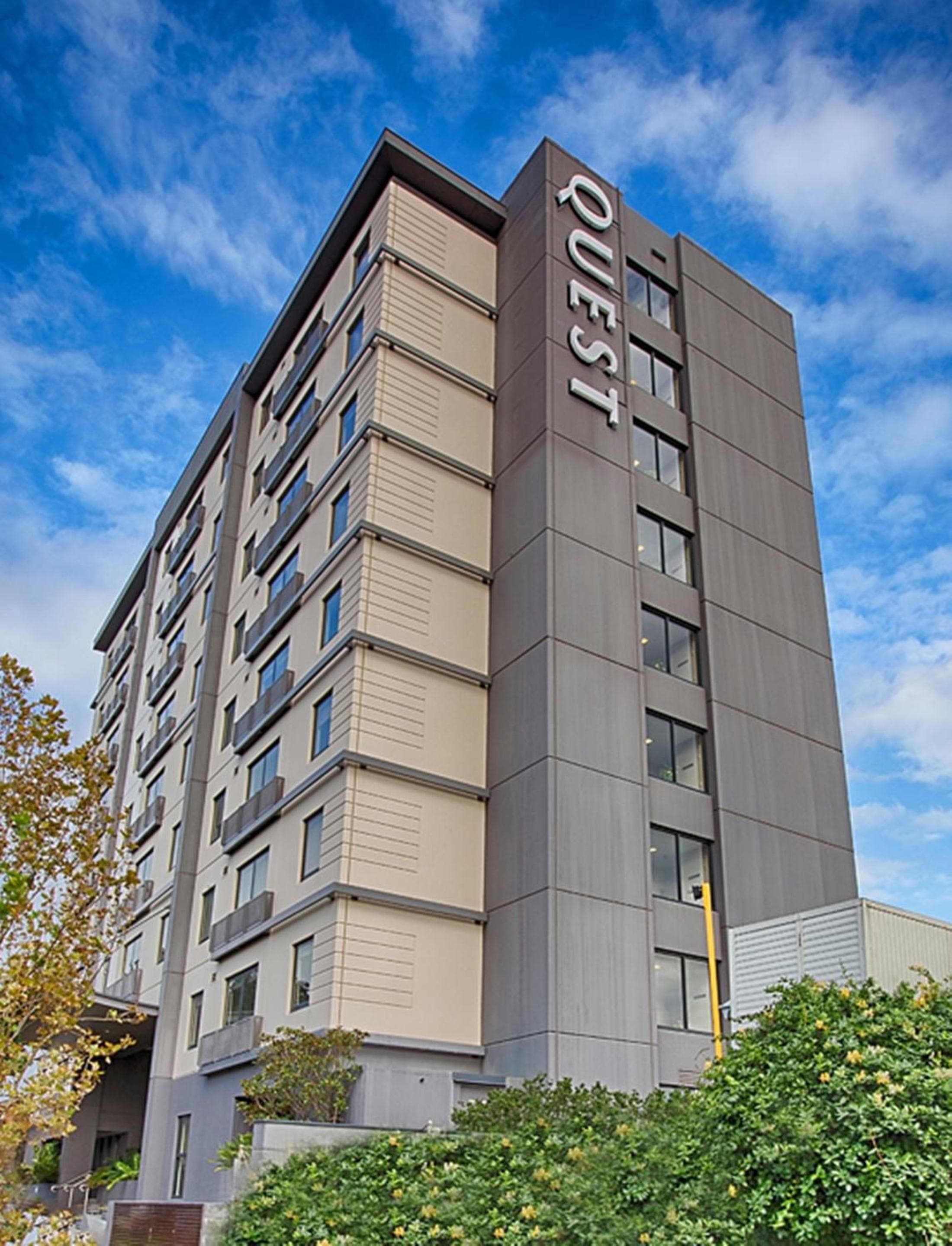 Quest Mascot: building
