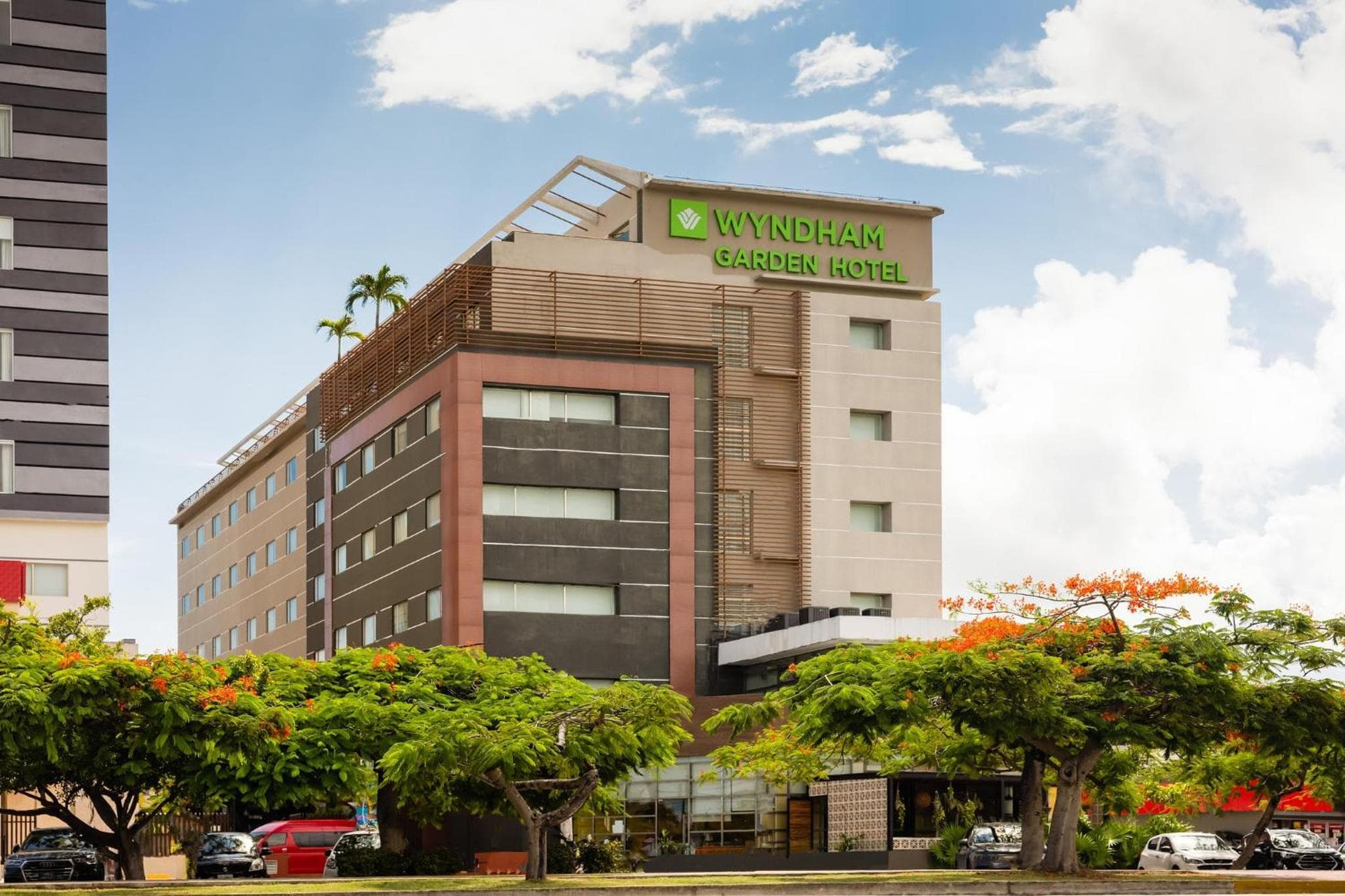 Wyndham Garden Cancun Downtown: building