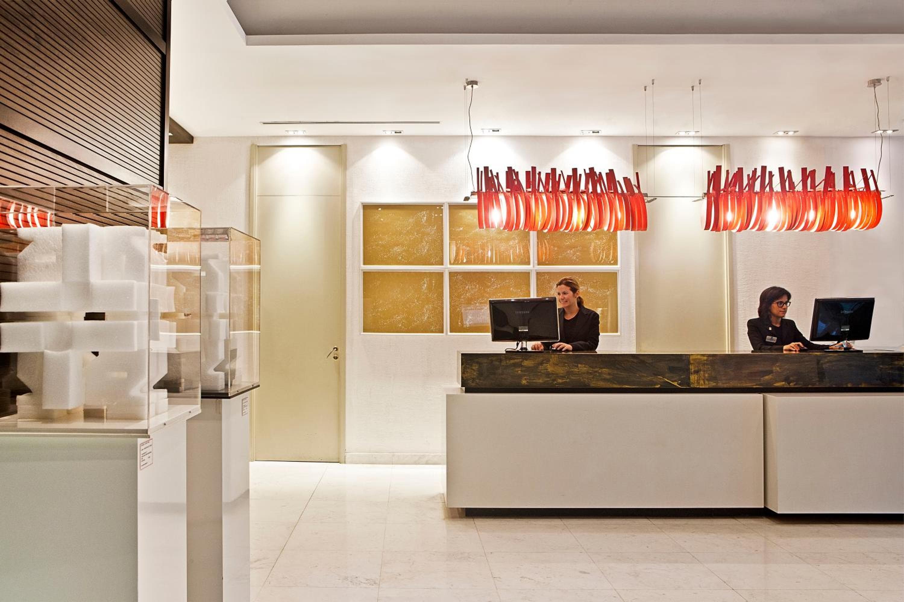 Grupotel Gran Via 678: recepcion & lobby