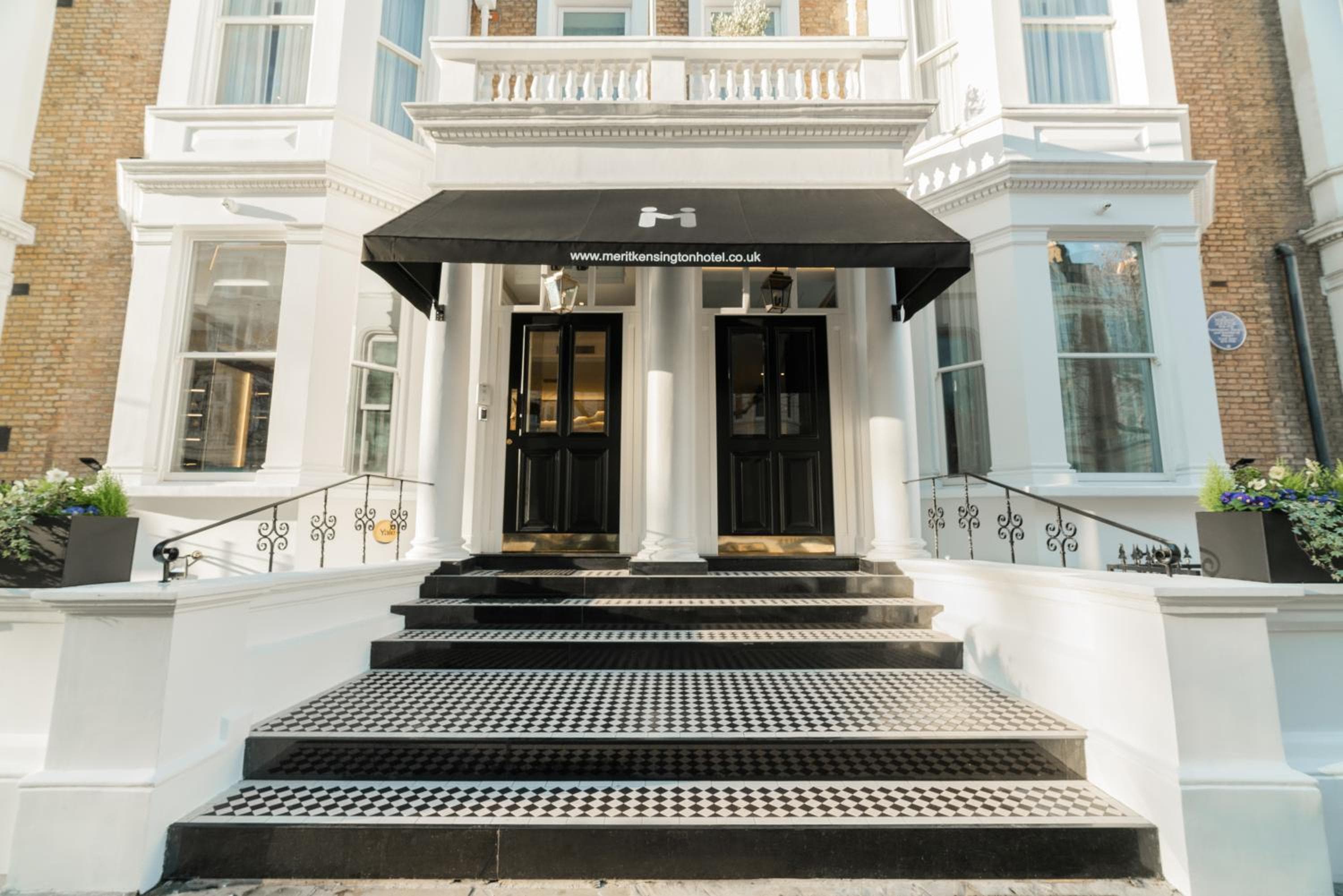 Merit Kensington Hotel: building