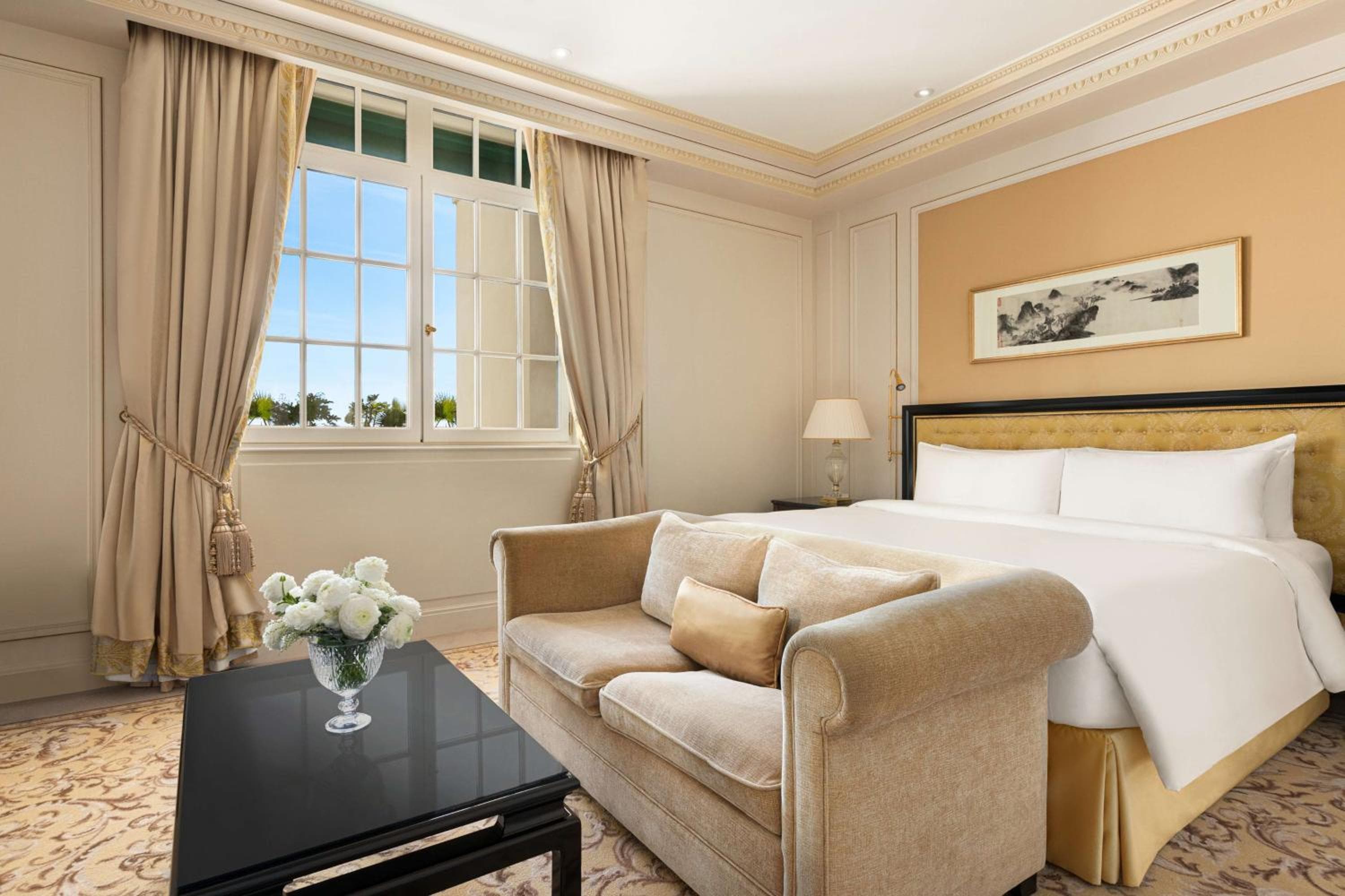 Shangri-La Paris: hotel room