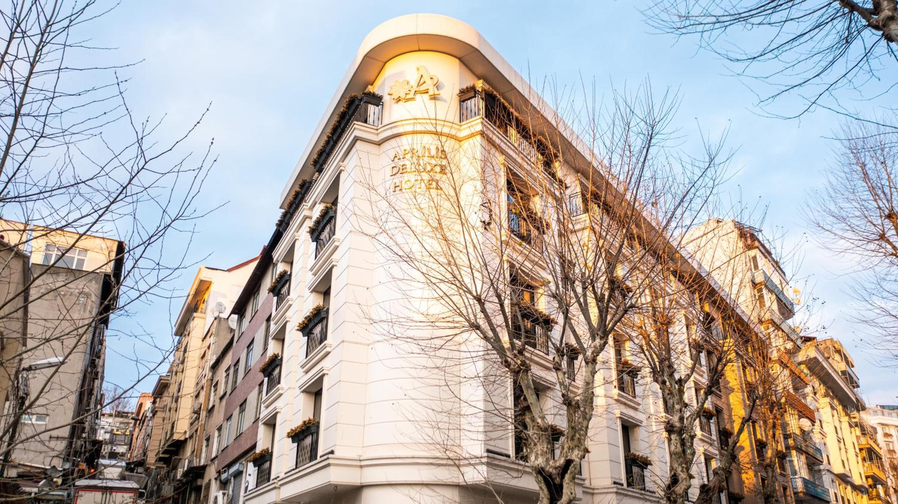 Aprilis Deluxe Hotel: building