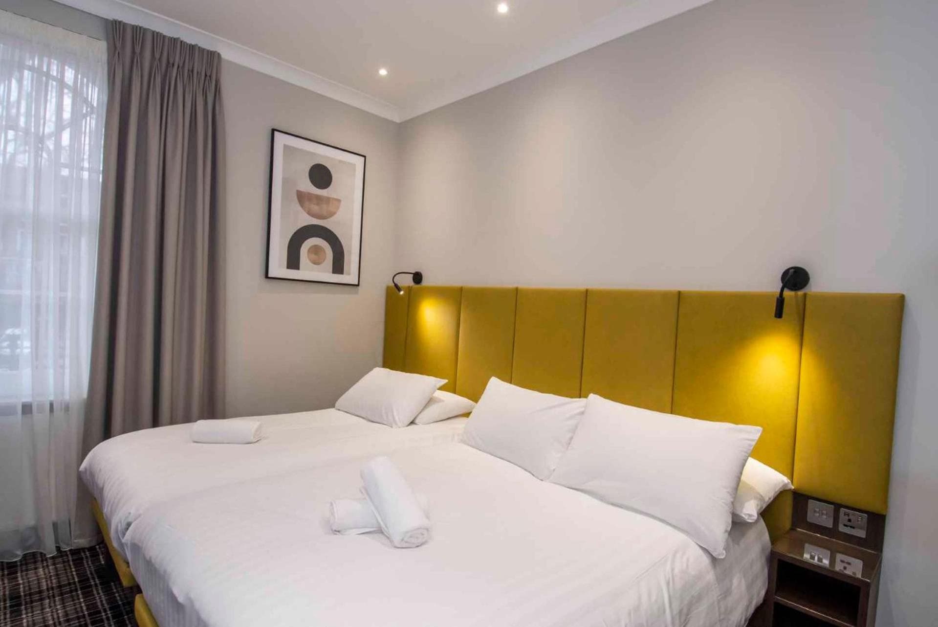 Howard Winchester Hotel: hotel room