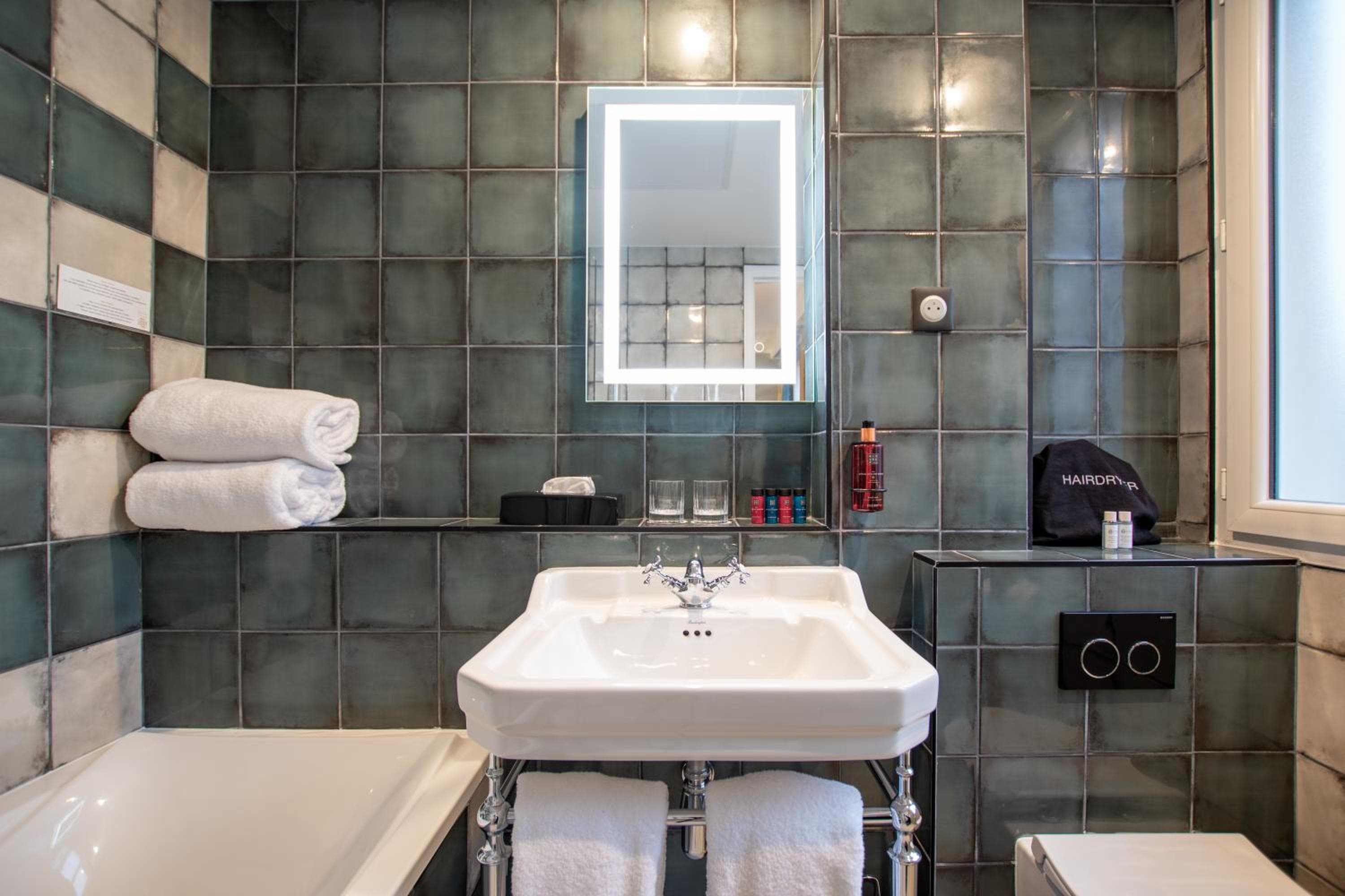 ELSA, Hôtel Paris by Collection Vesper: bathroom