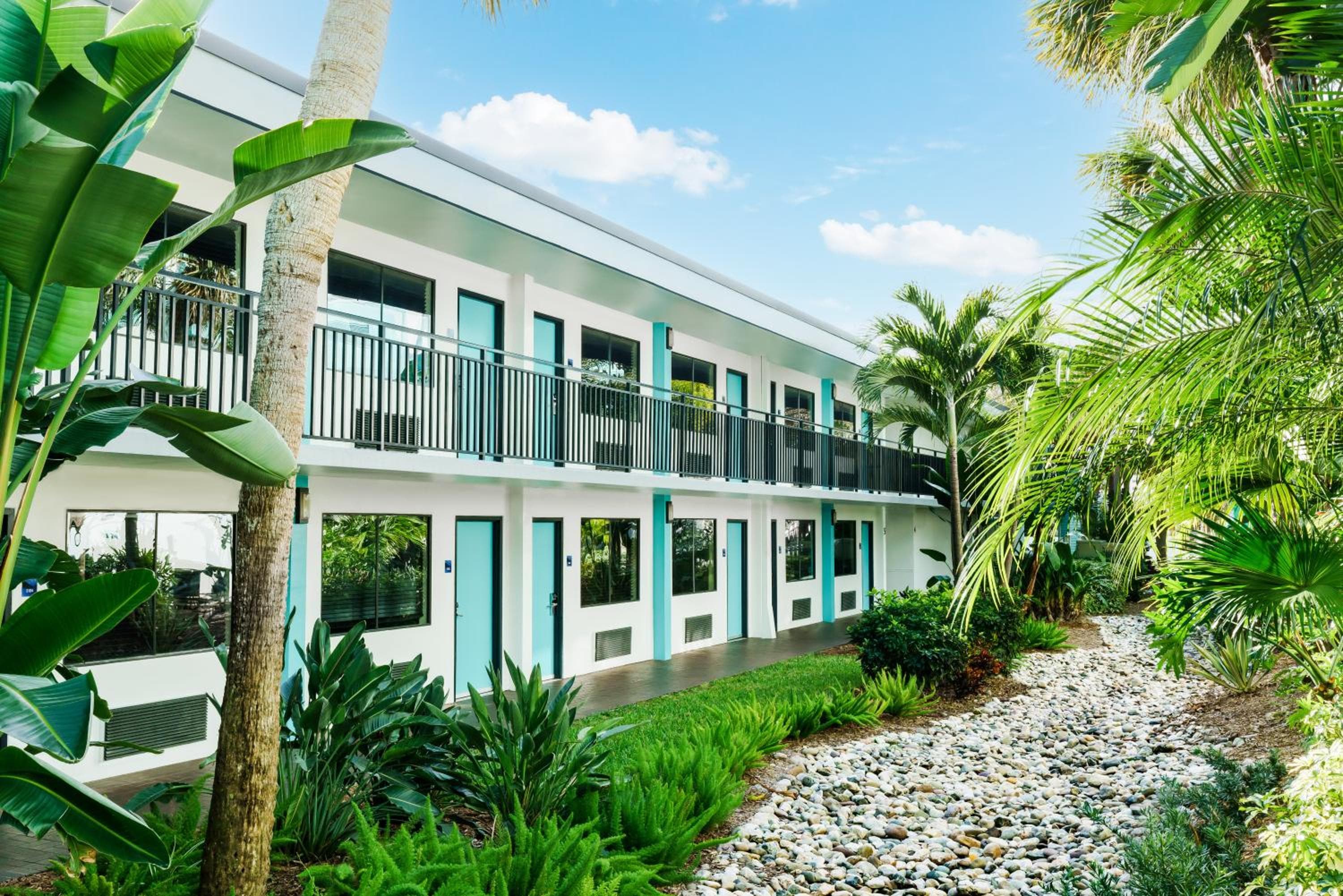 Coco Key Hotel & Water Park Resort: building
