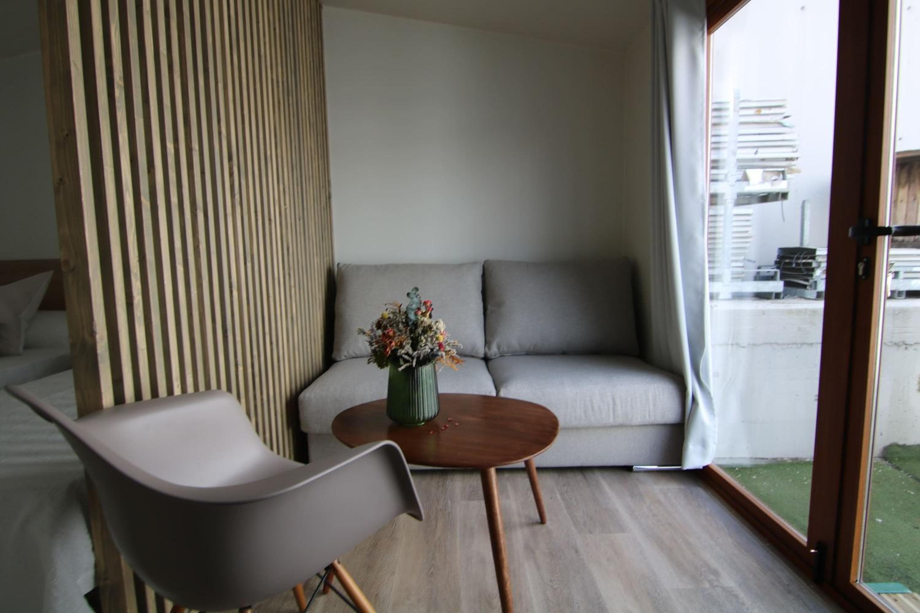 Tres Estrellas Barcelona by HolaCamp: hotel room