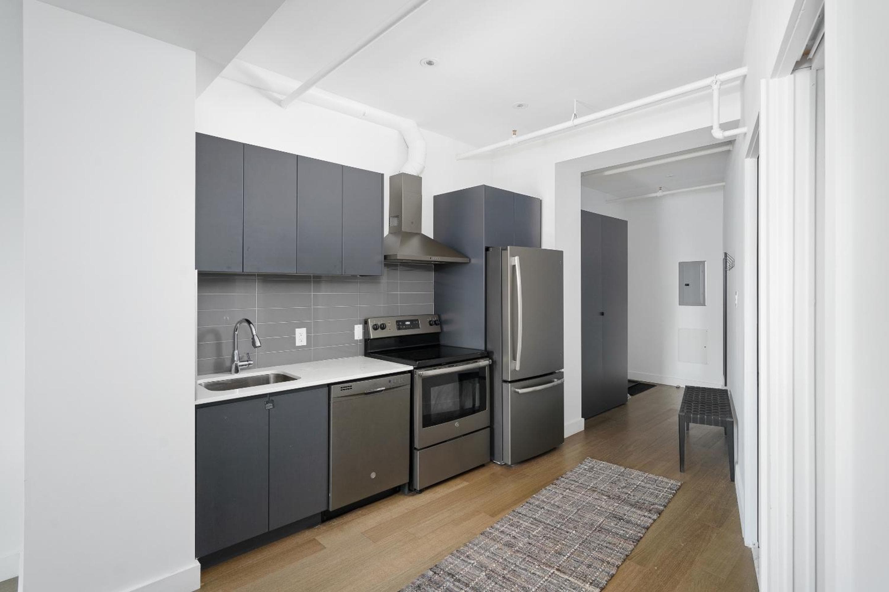 Bakan- Quartier des Congres, Convention District: kitchen
