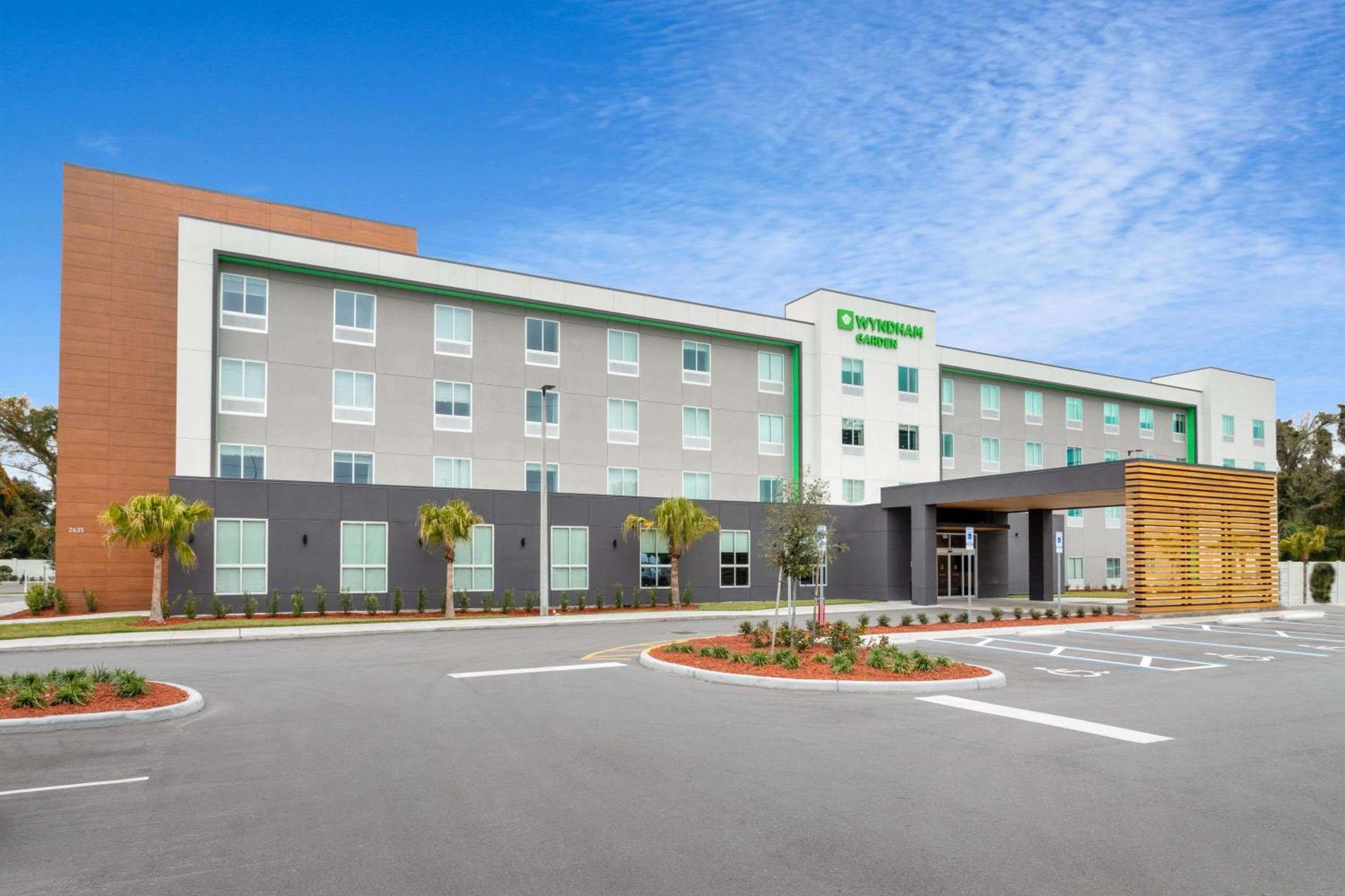 Wyndham Garden Orlando Airport - Free Airport Shuttle - PARK N' FLY Available: building