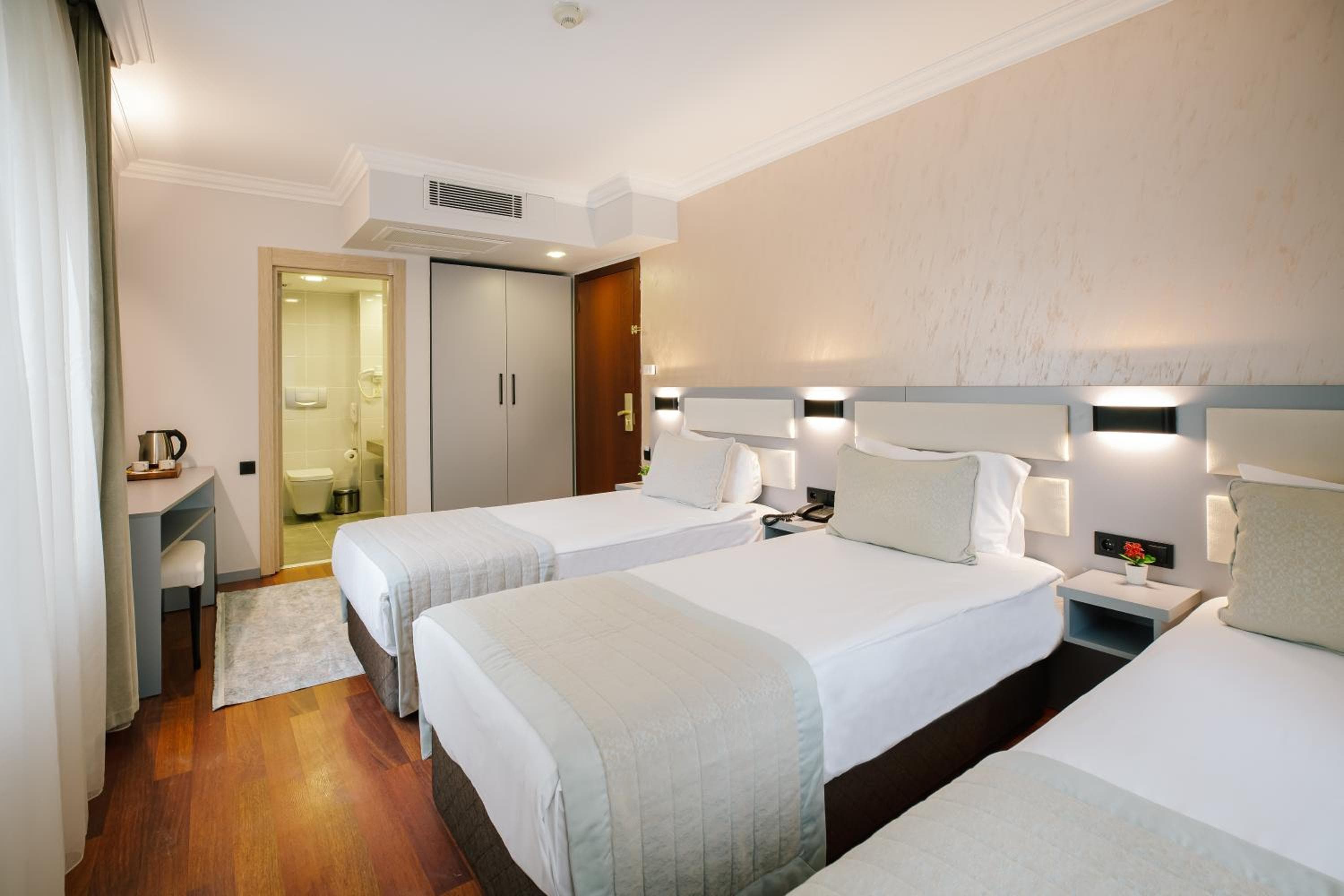 Marble Hotel: hotel room