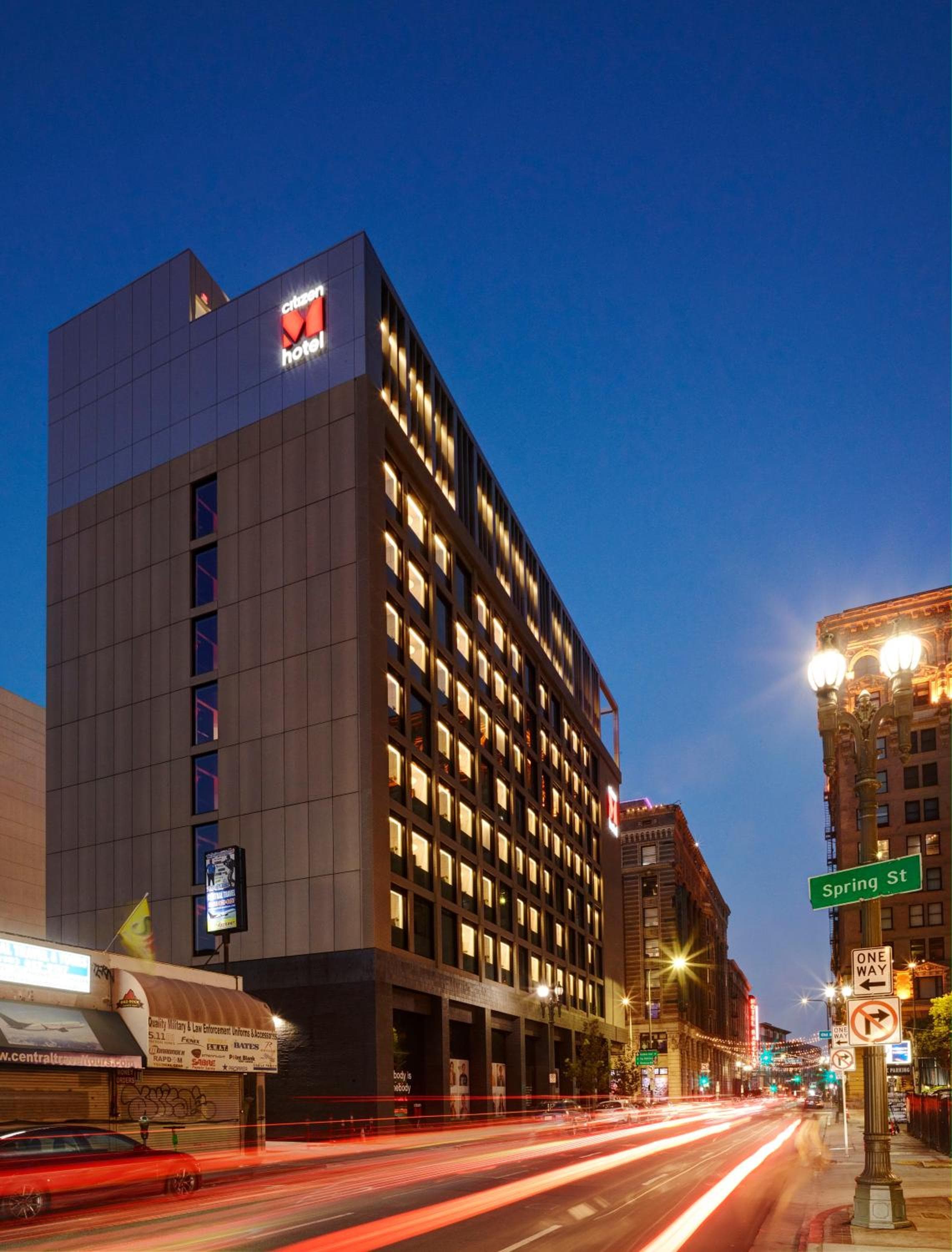citizenM Los Angeles Downtown: building