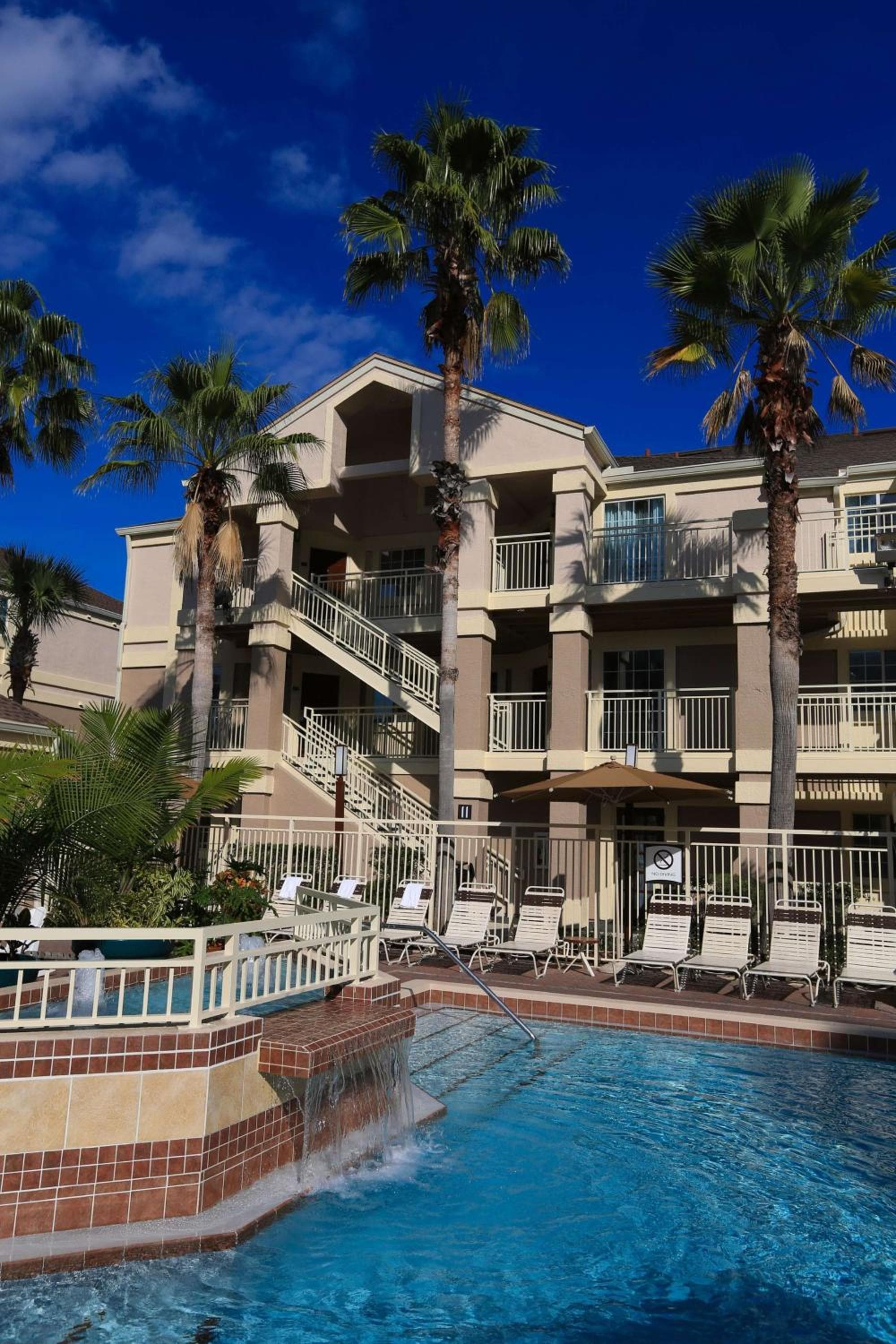 Sonesta ES Suites Orlando - Lake Buena Vista: building