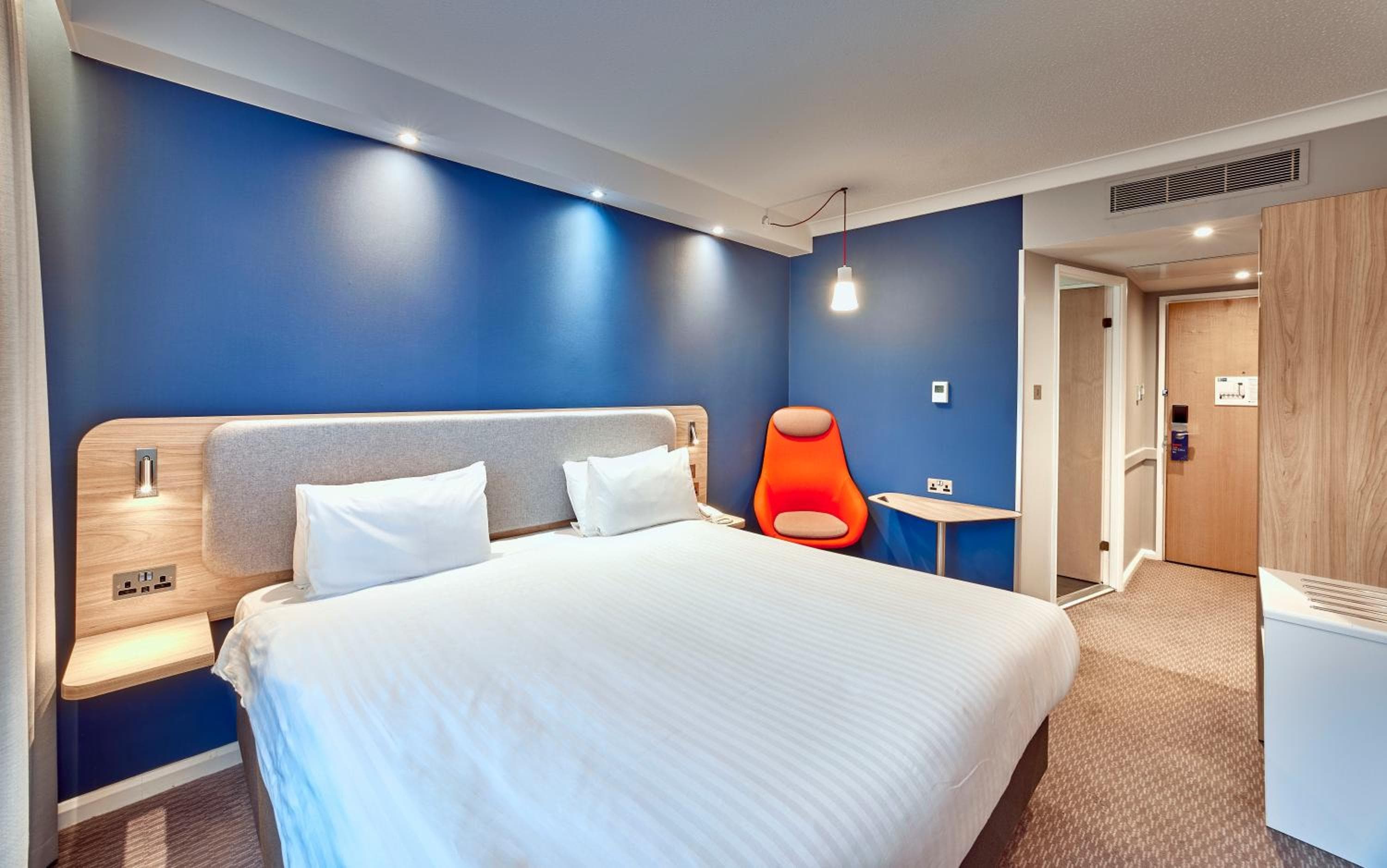 Holiday Inn Express London Stratford by IHG: hotel room
