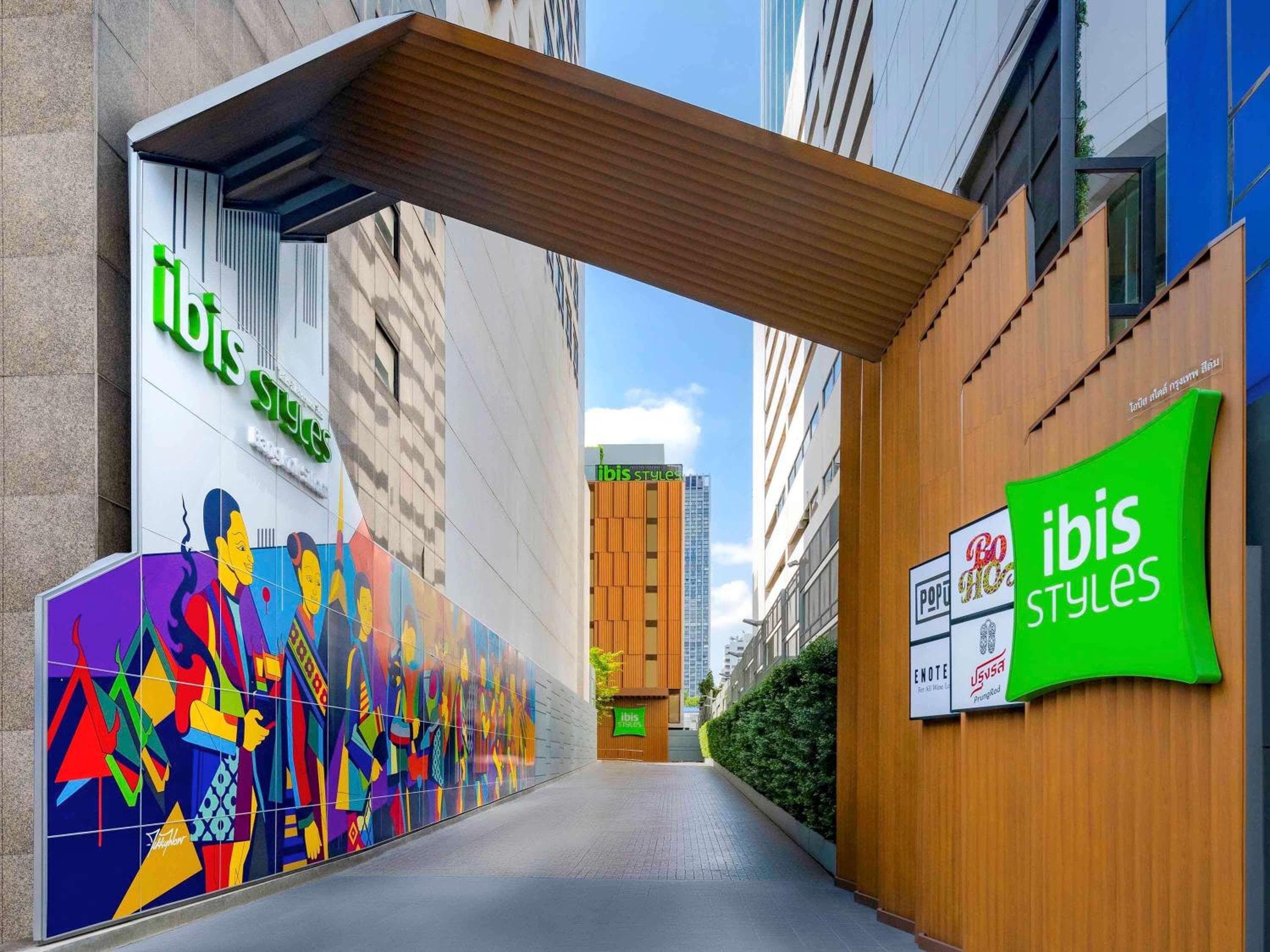 ibis Styles Bangkok Silom: building