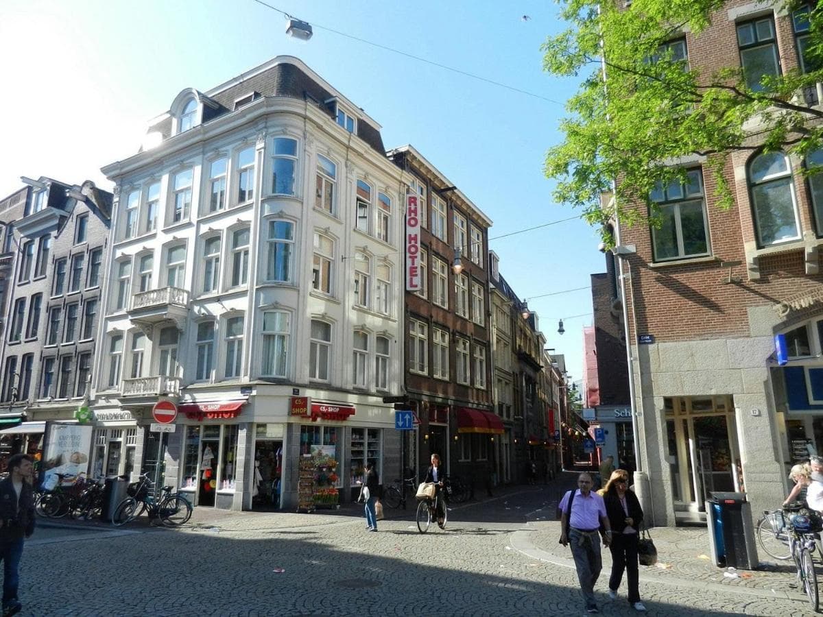 Rho Hotel: building