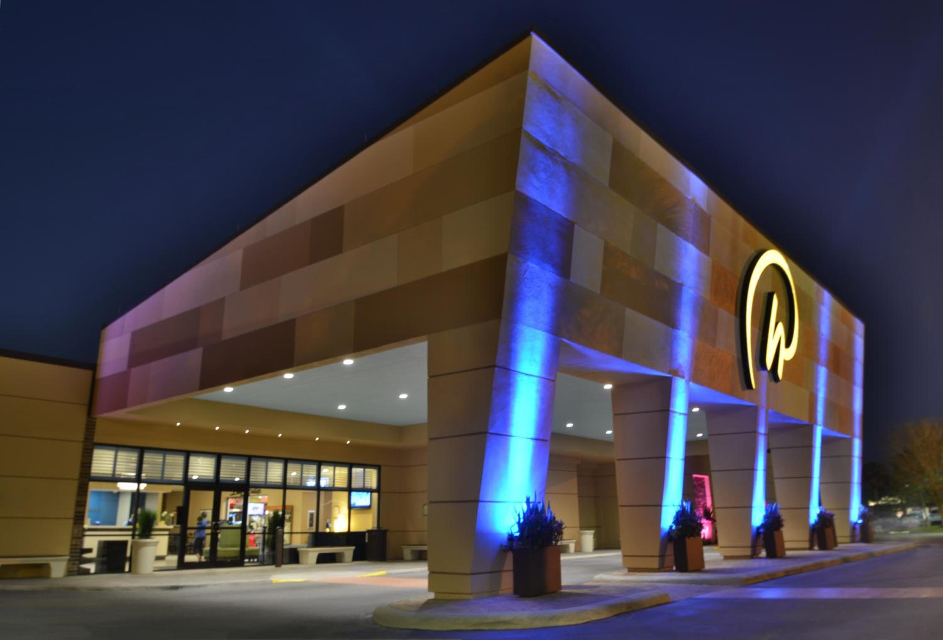 Rosen Inn International Near The Parks: building