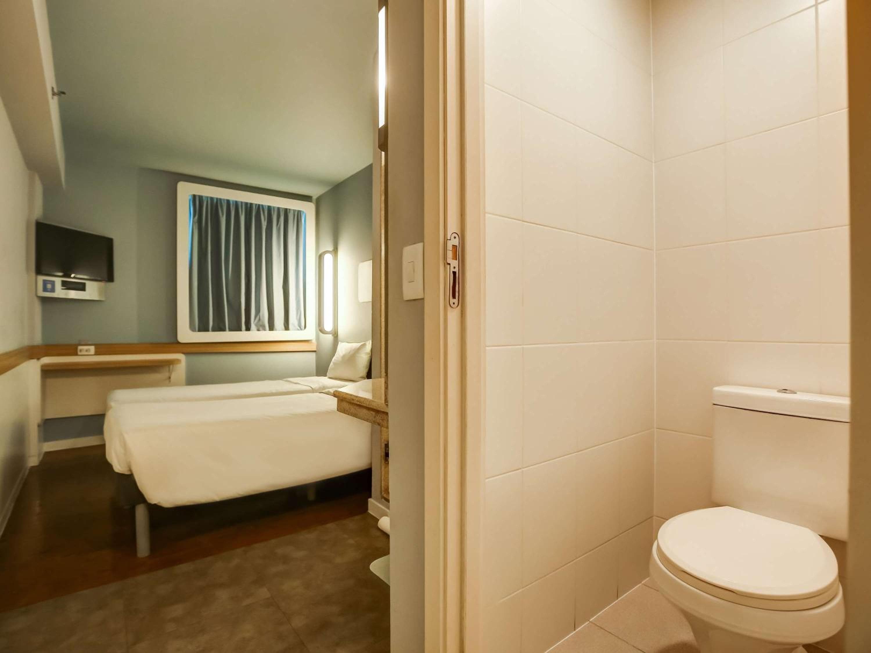 ibis budget RJ Copacabana: bathroom