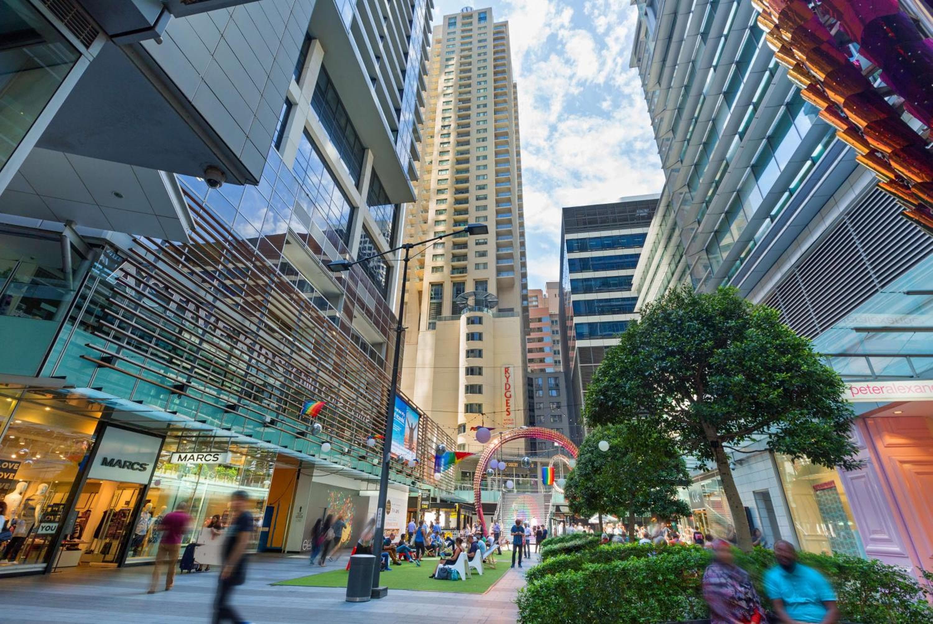 Rydges World Square: building