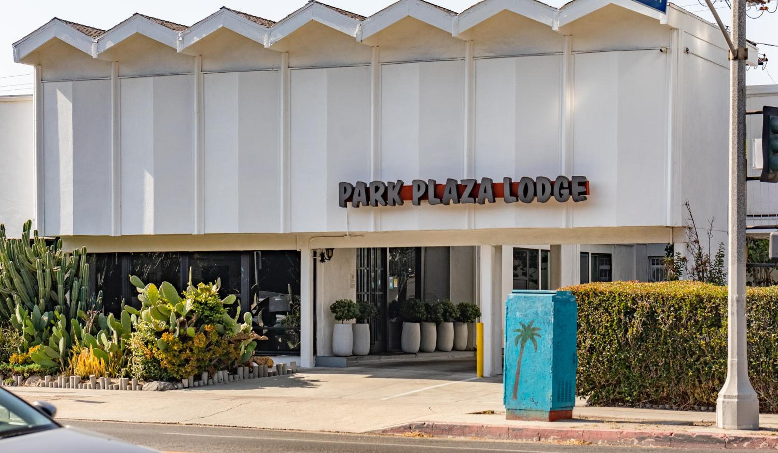 Park Plaza Lodge: building