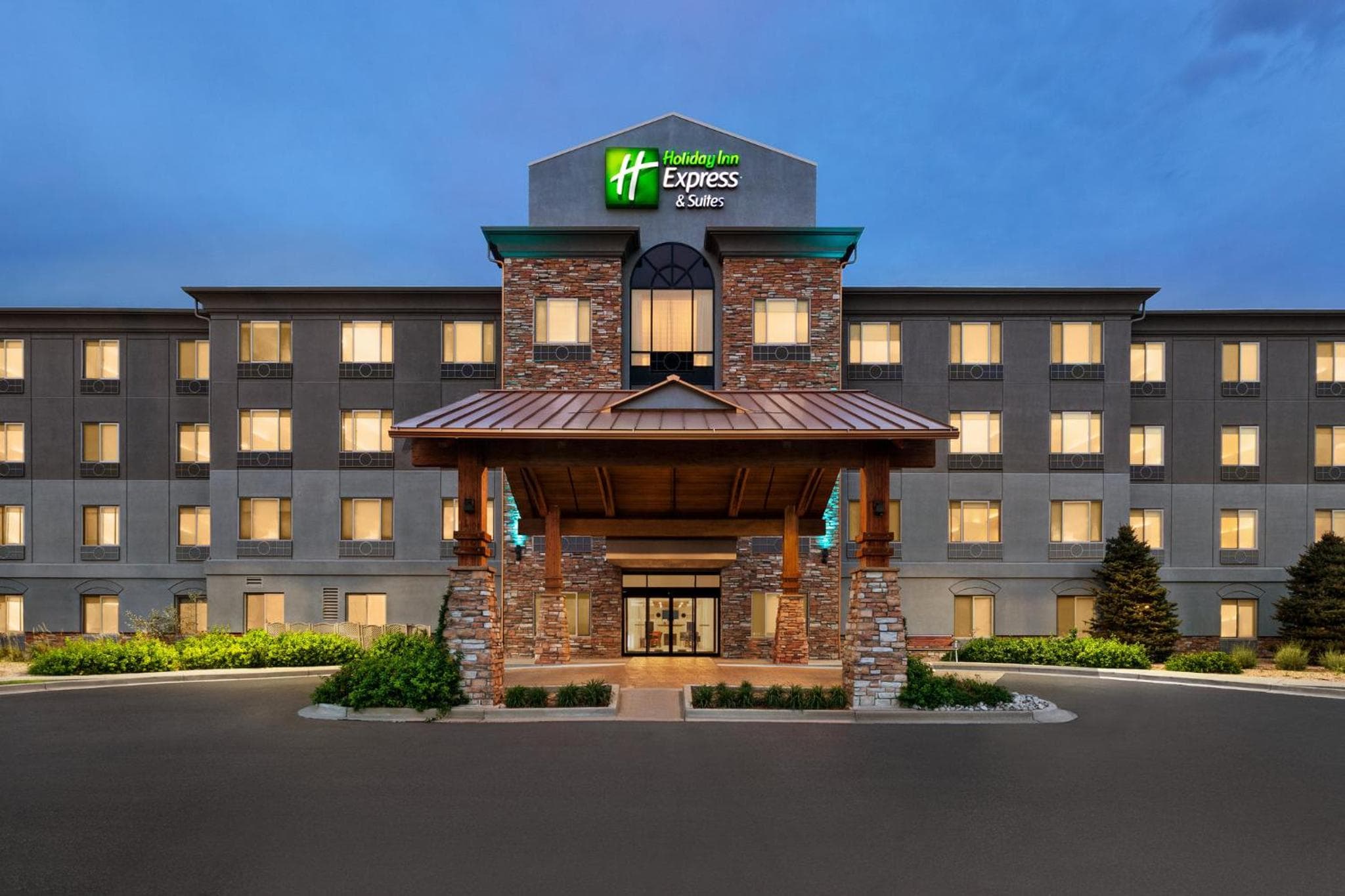 Holiday Inn Express & Suites Denver Airport by IHG: building