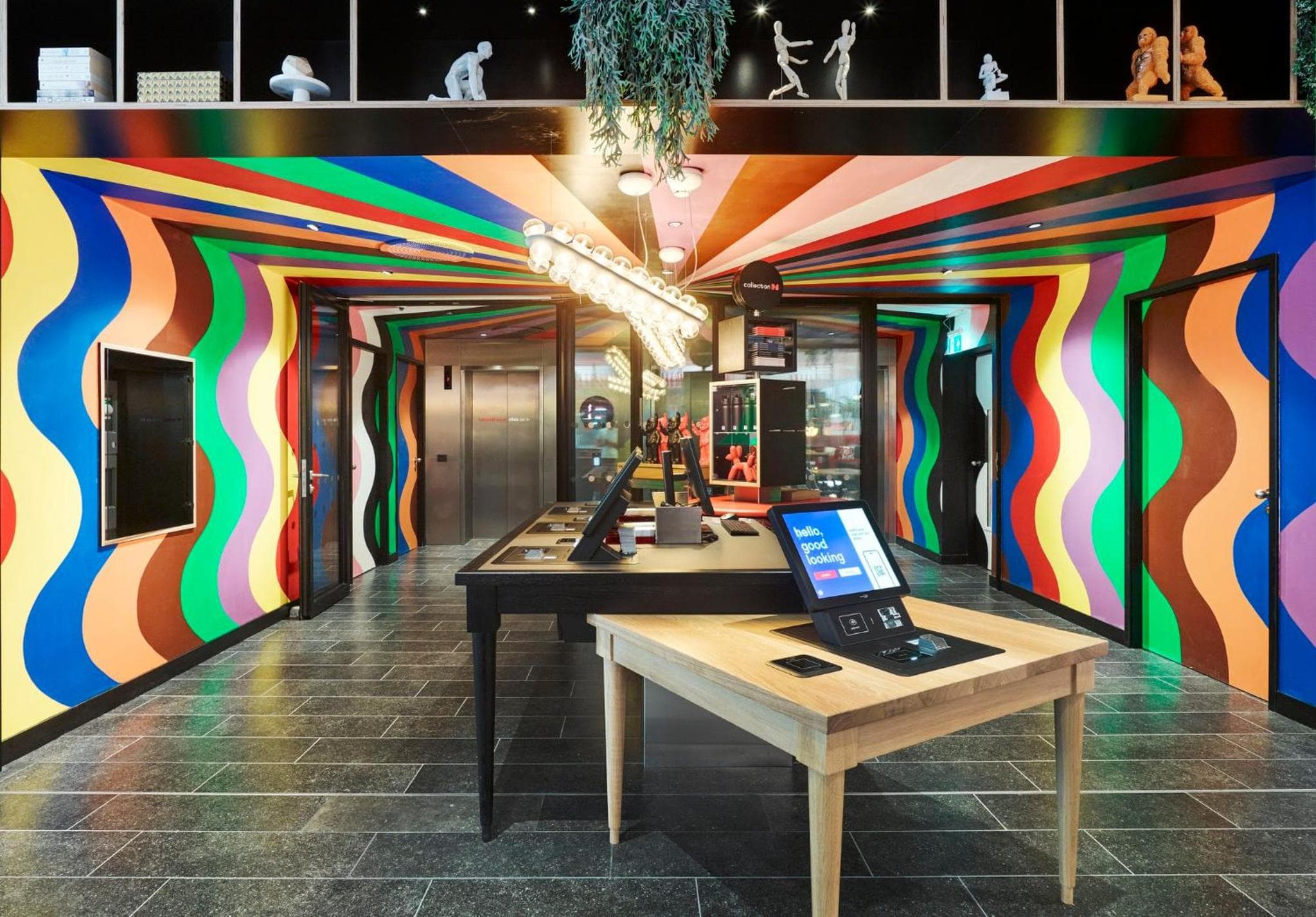 citizenM London Victoria Station: hotel reception
