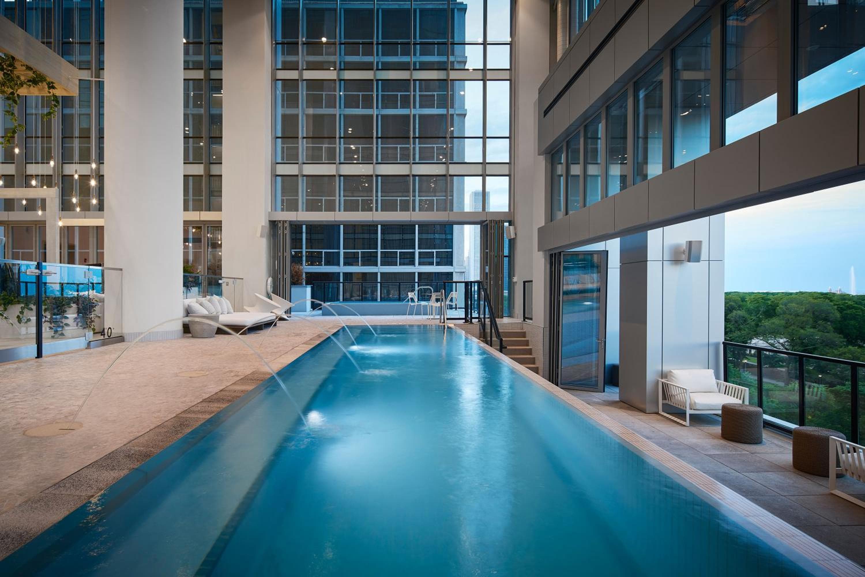 Sentral Michigan Avenue: recepcion & lobby