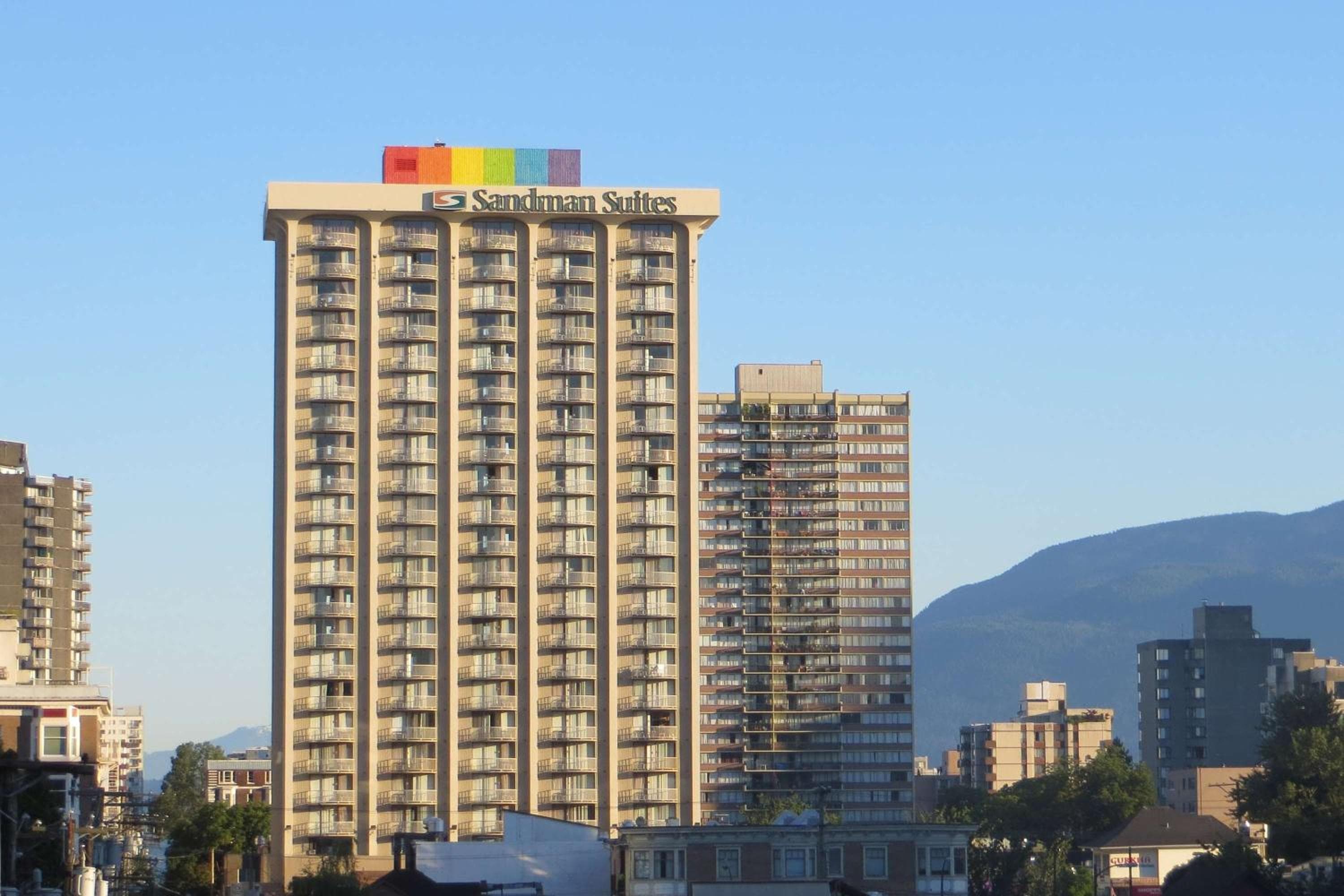 Sandman Suites Vancouver on Davie: building