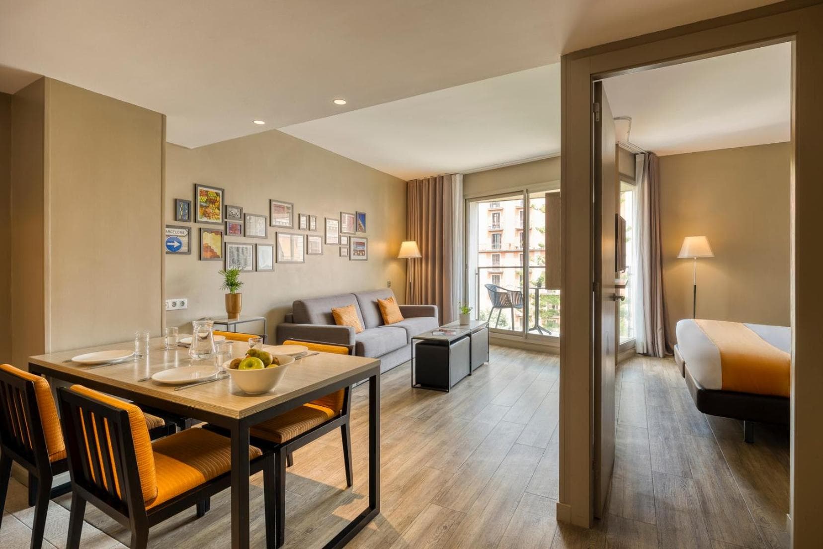 Citadines Ramblas Barcelona: hotel room