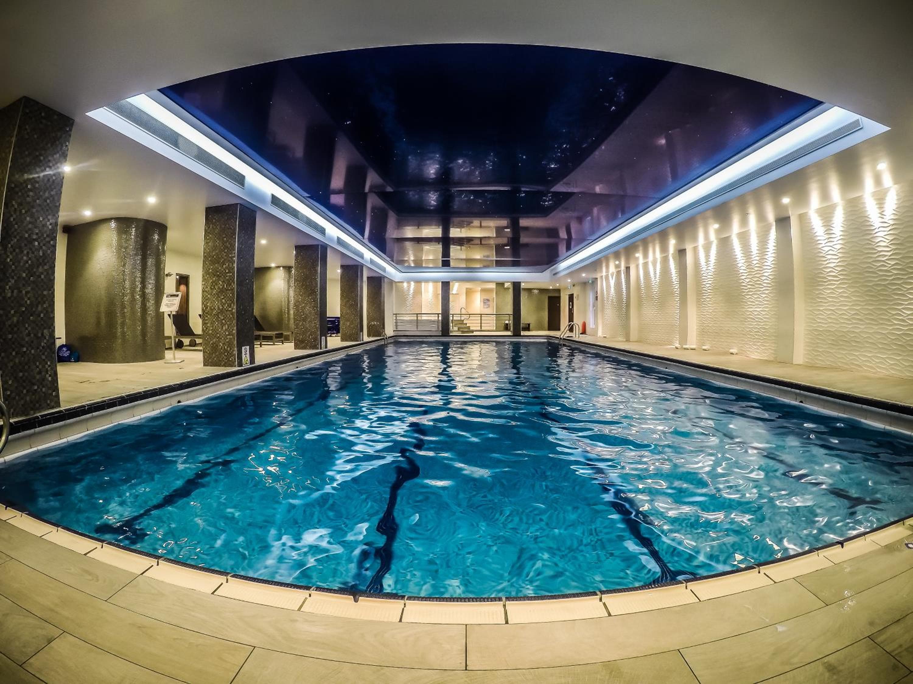 Holiday Inn London Kensington High St. by IHG: indoor pool