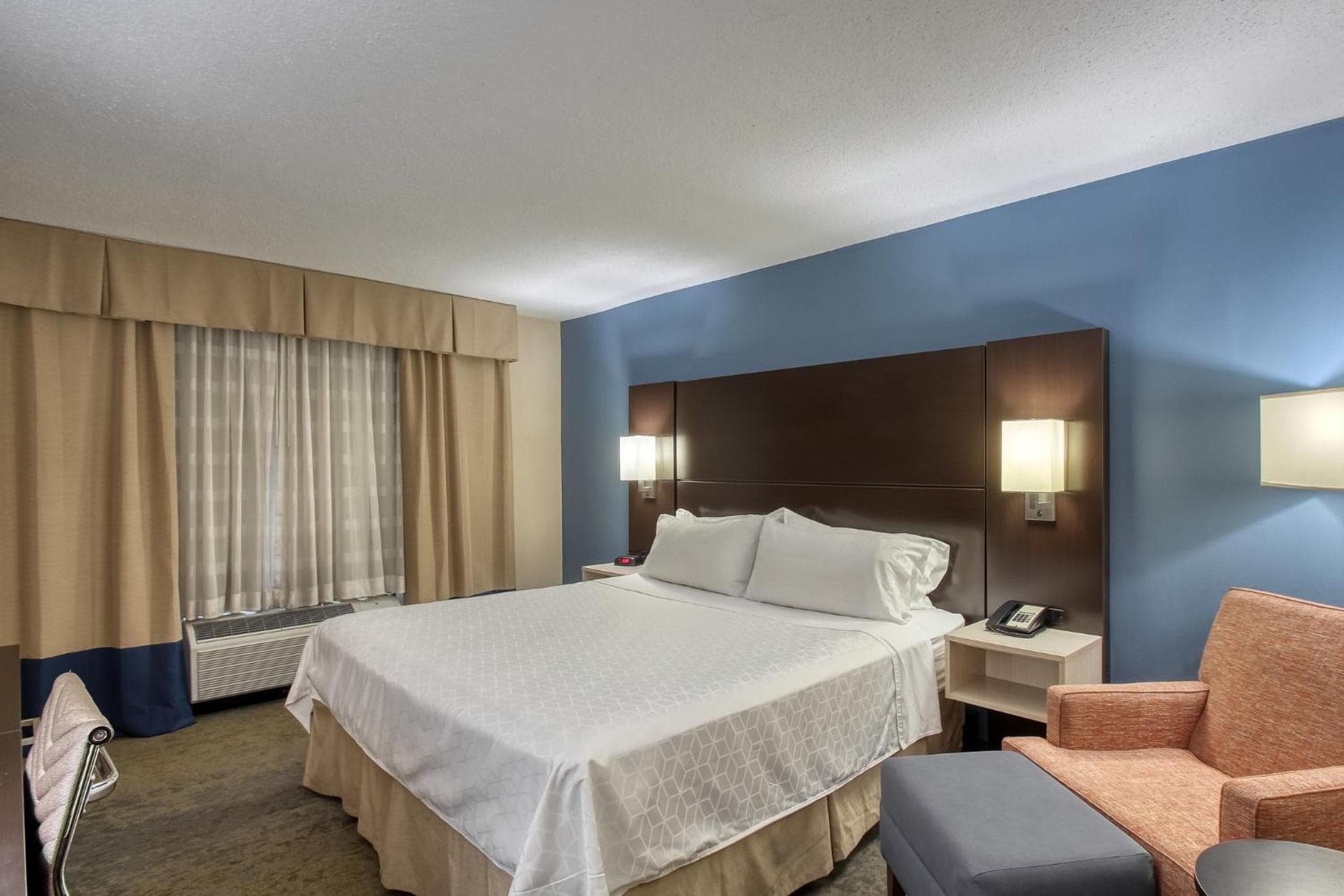 Holiday Inn & Suites Atlanta Airport North by IHG