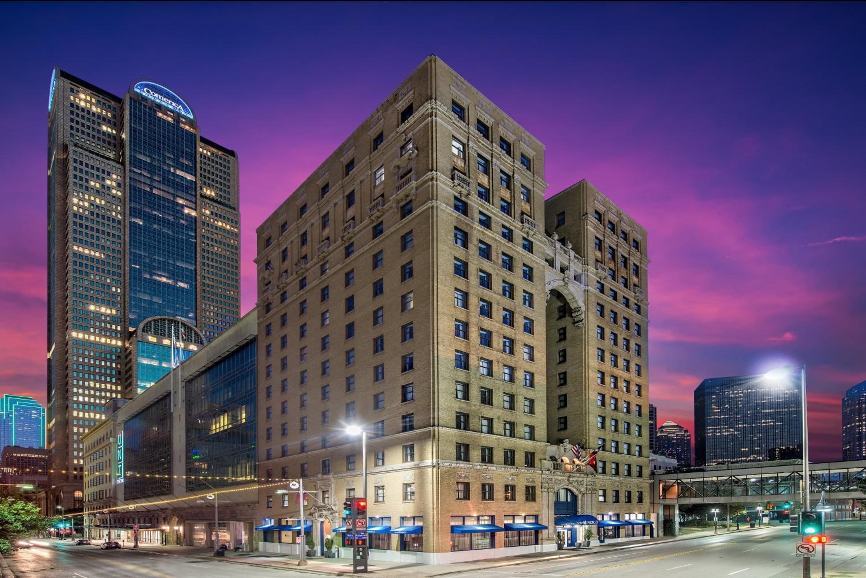 Hotel Indigo Dallas Downtown by IHG: building