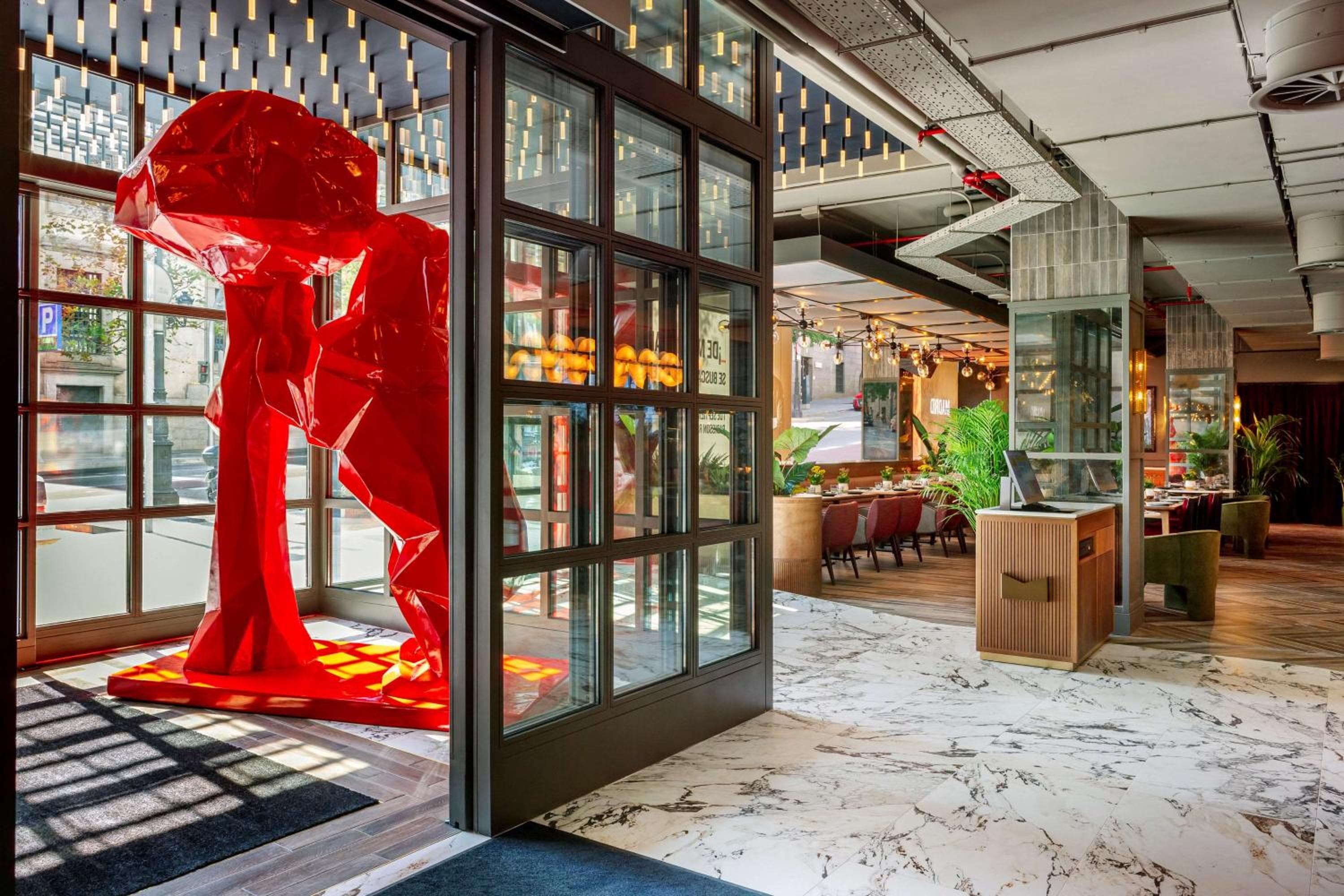 Radisson RED Madrid: recepcion & lobby