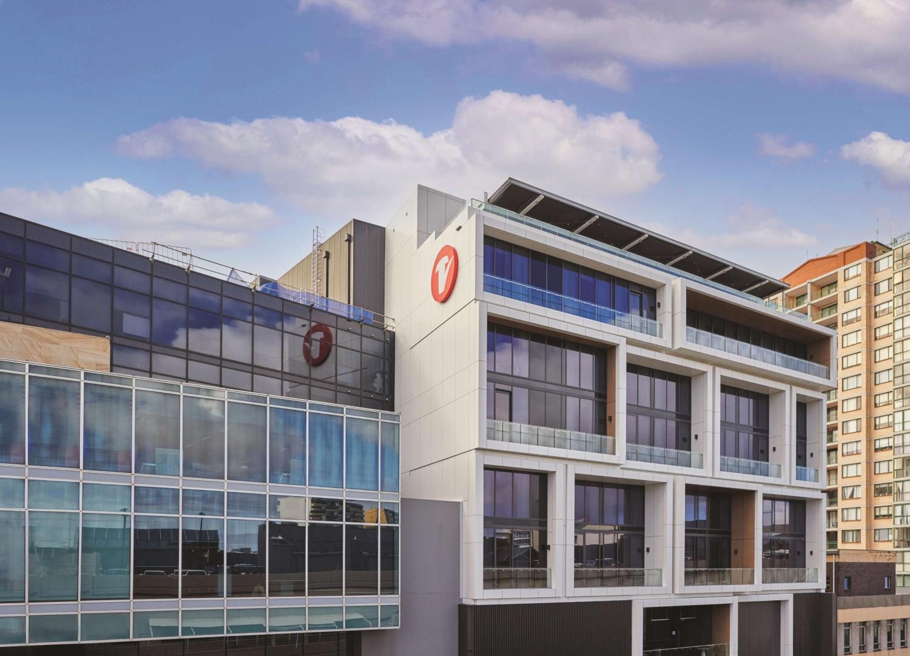 Travelodge Hotel Hurstville Sydney: building