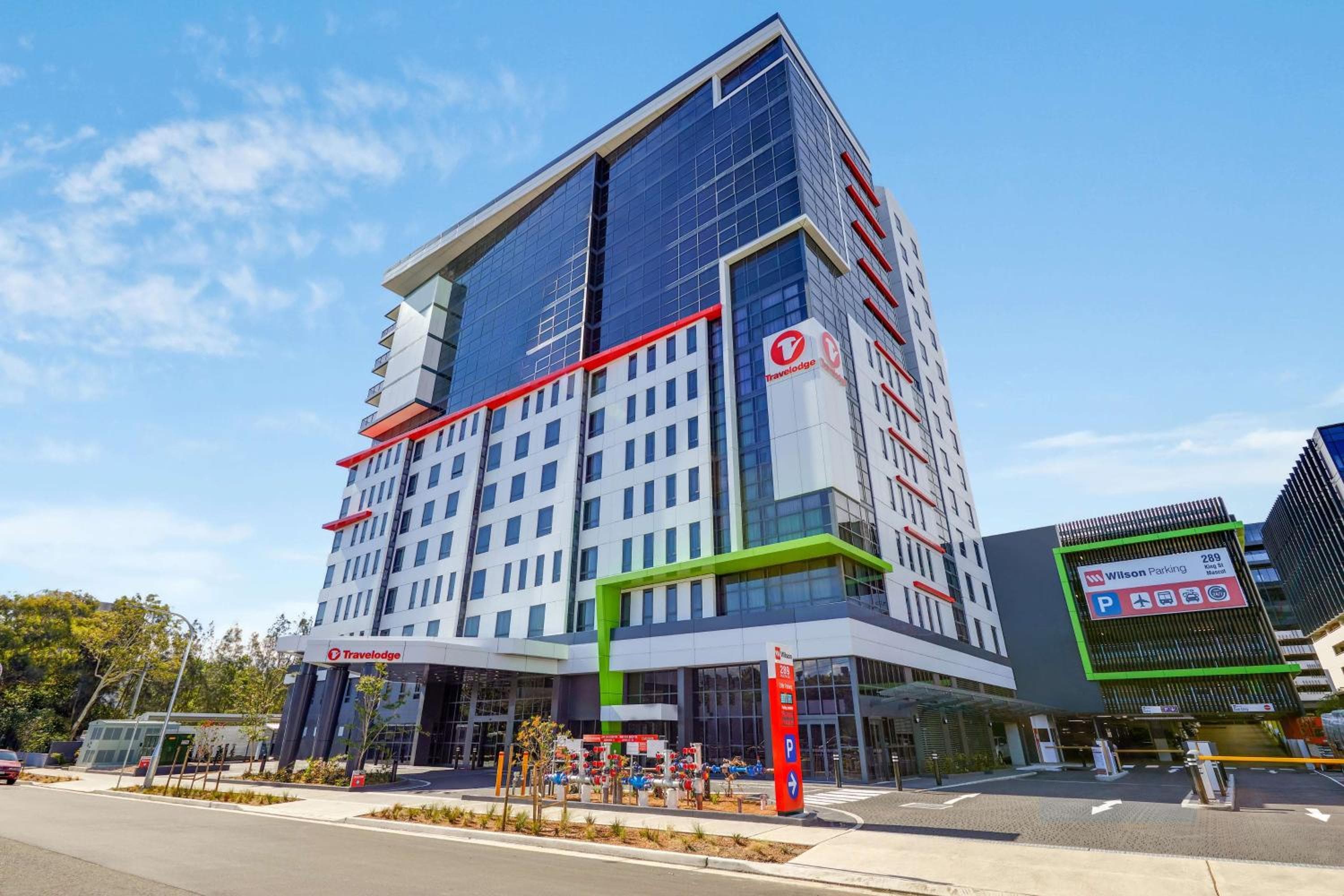 Travelodge Hotel Sydney Airport: building