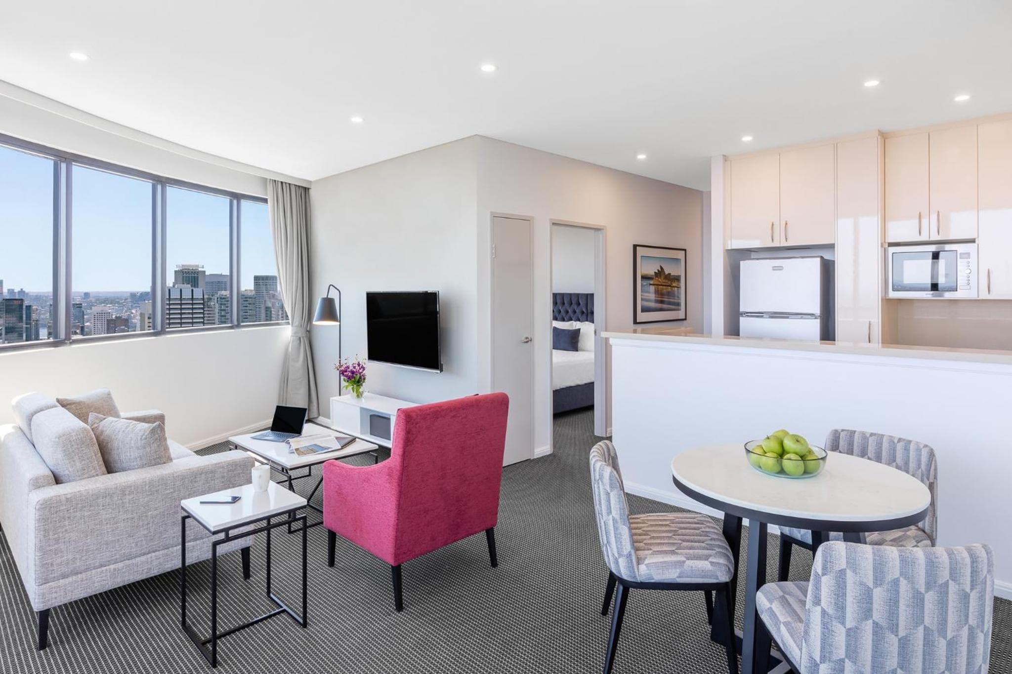 Meriton Suites Kent Street, Sydney: hotel room