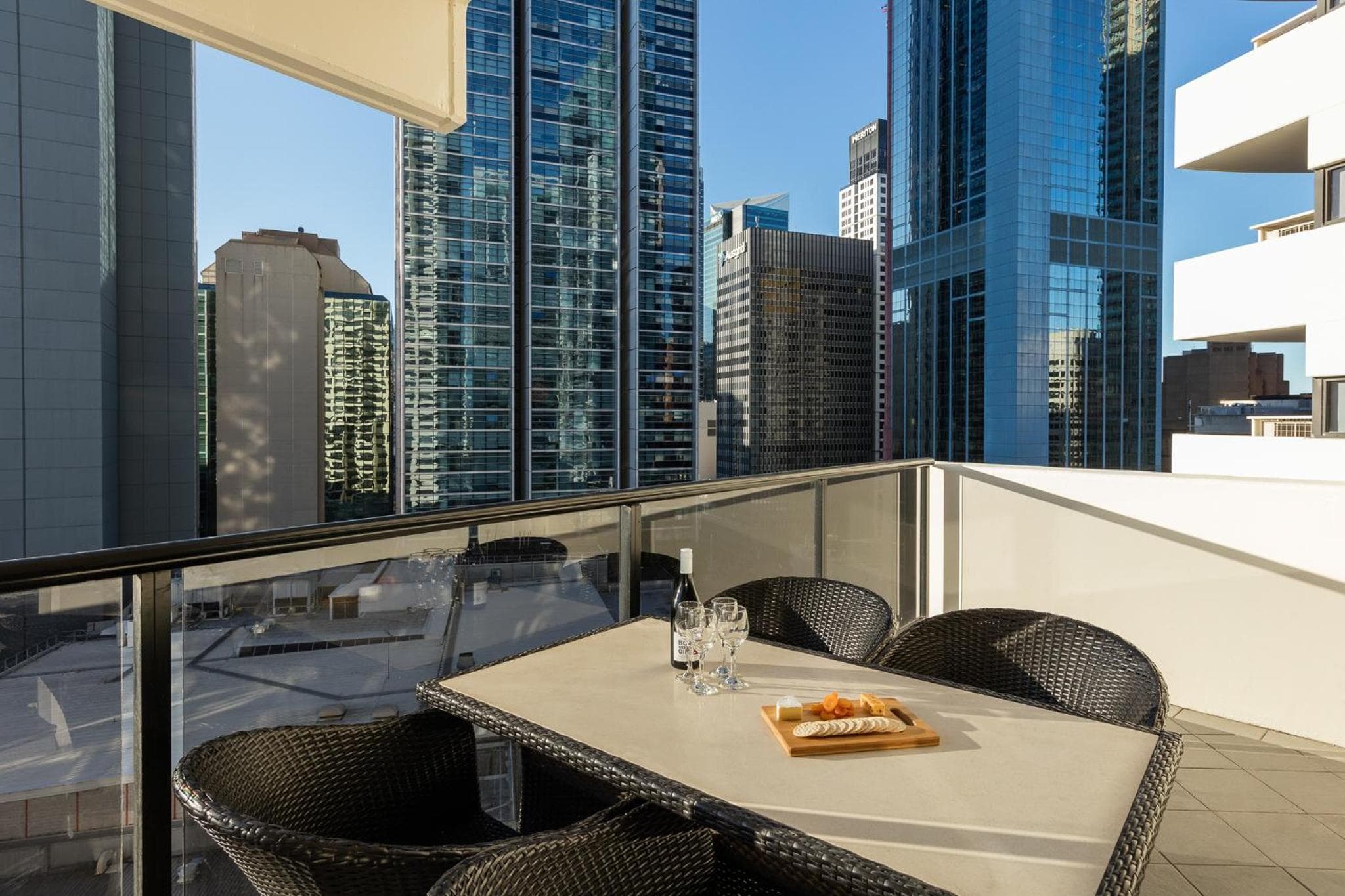 Meriton Suites Kent Street, Sydney: balance & terrace