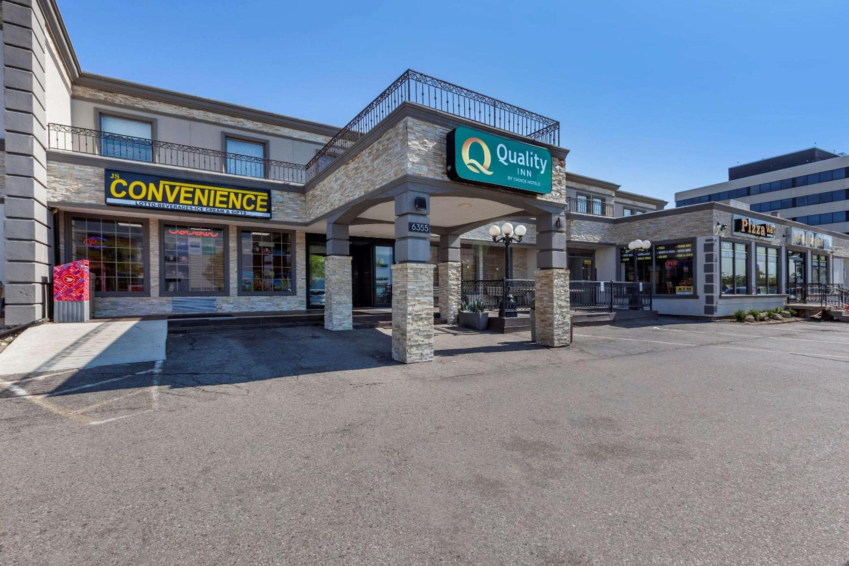 Quality Inn Toronto Airport: building