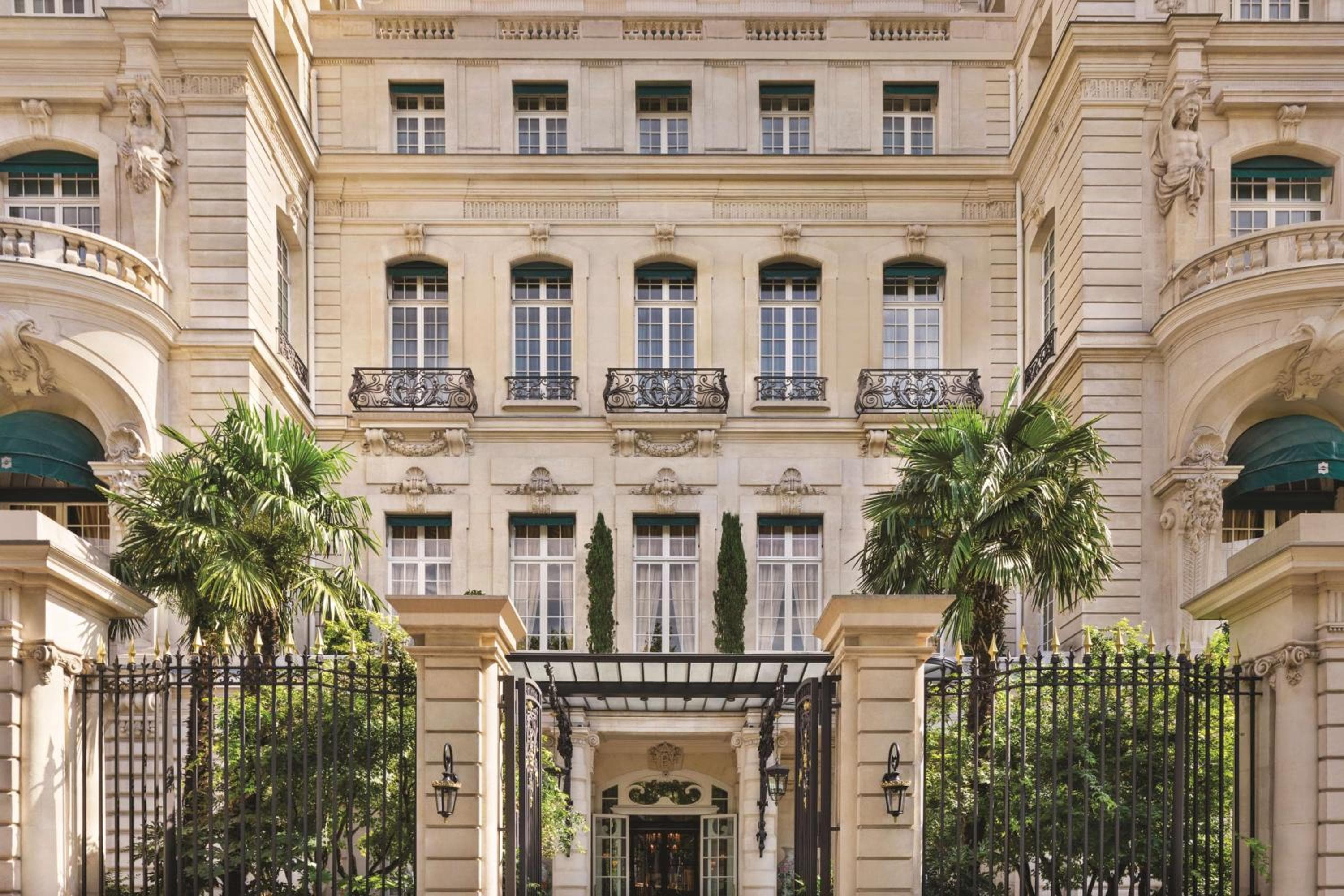 Shangri-La Paris: building
