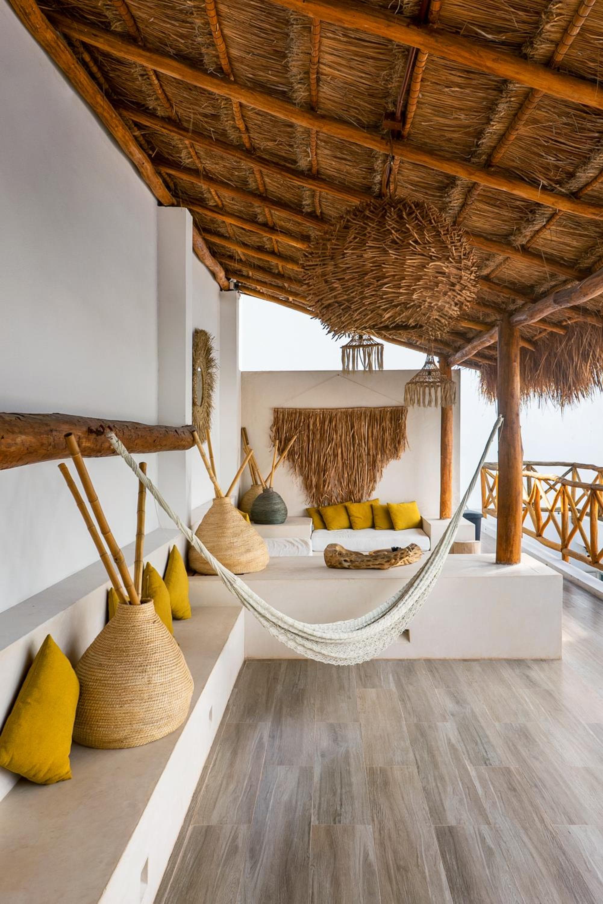 Verandah Studios: balance & terrace