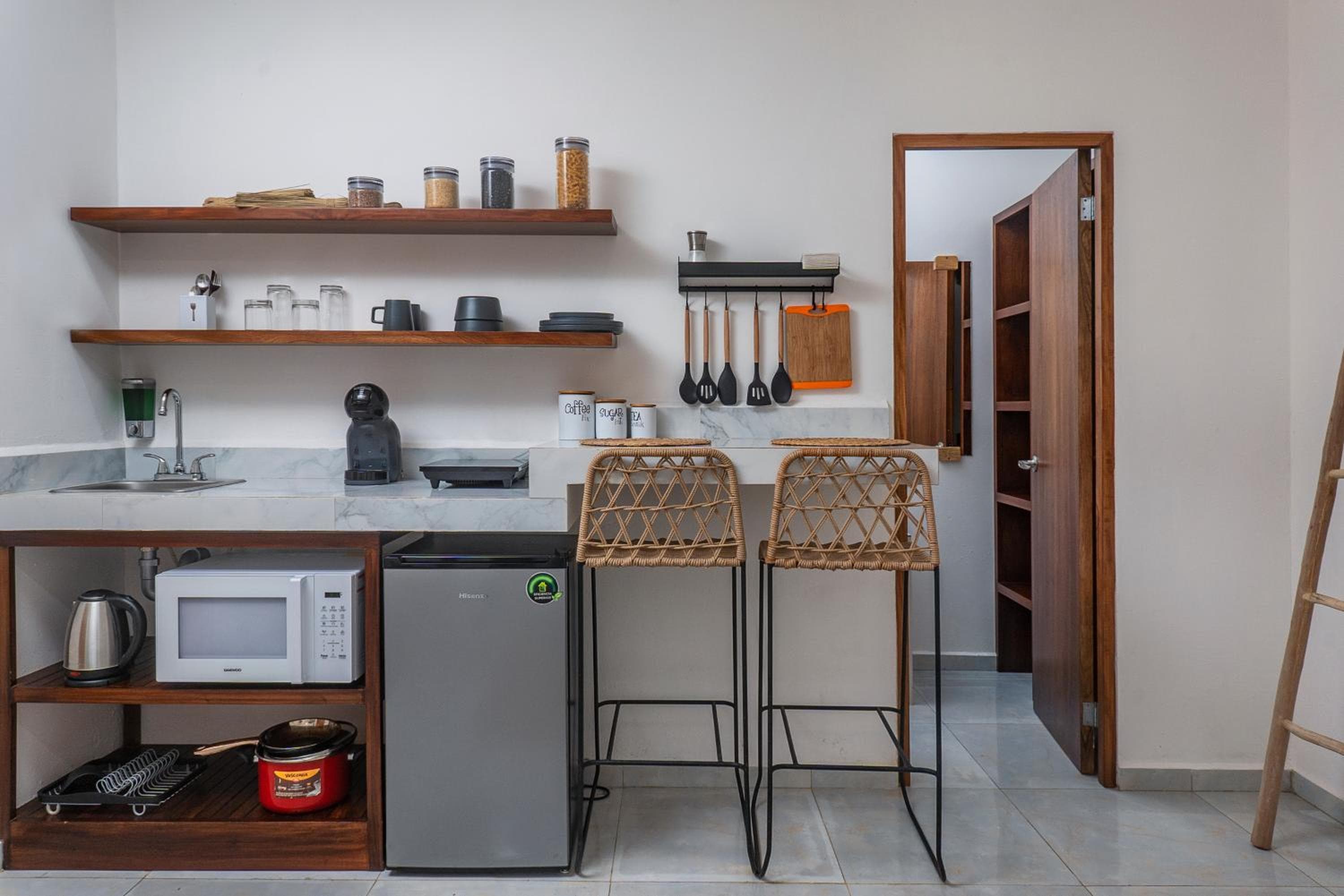 Verandah Studios: kitchen