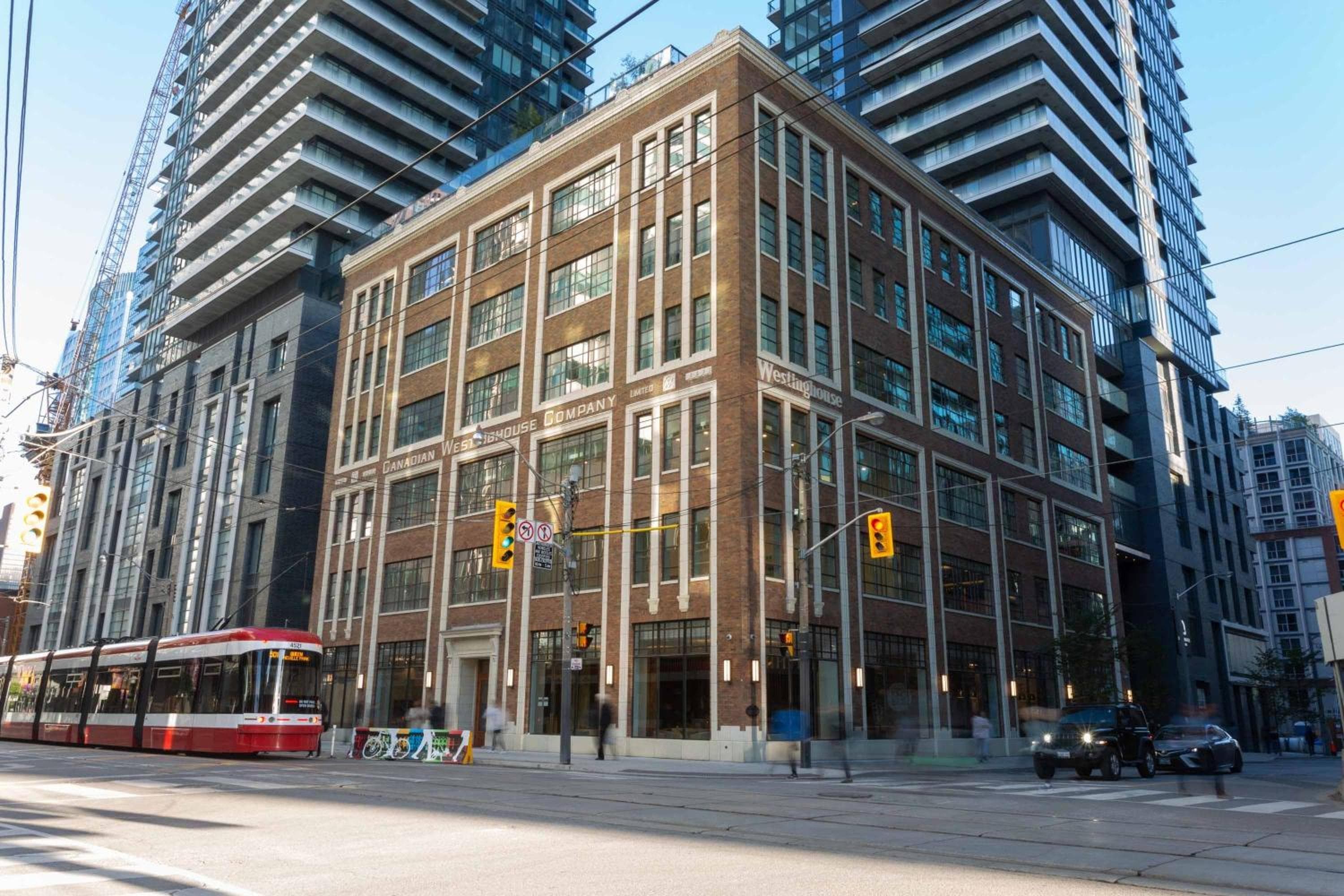 Sutton Place Hotel Toronto: building
