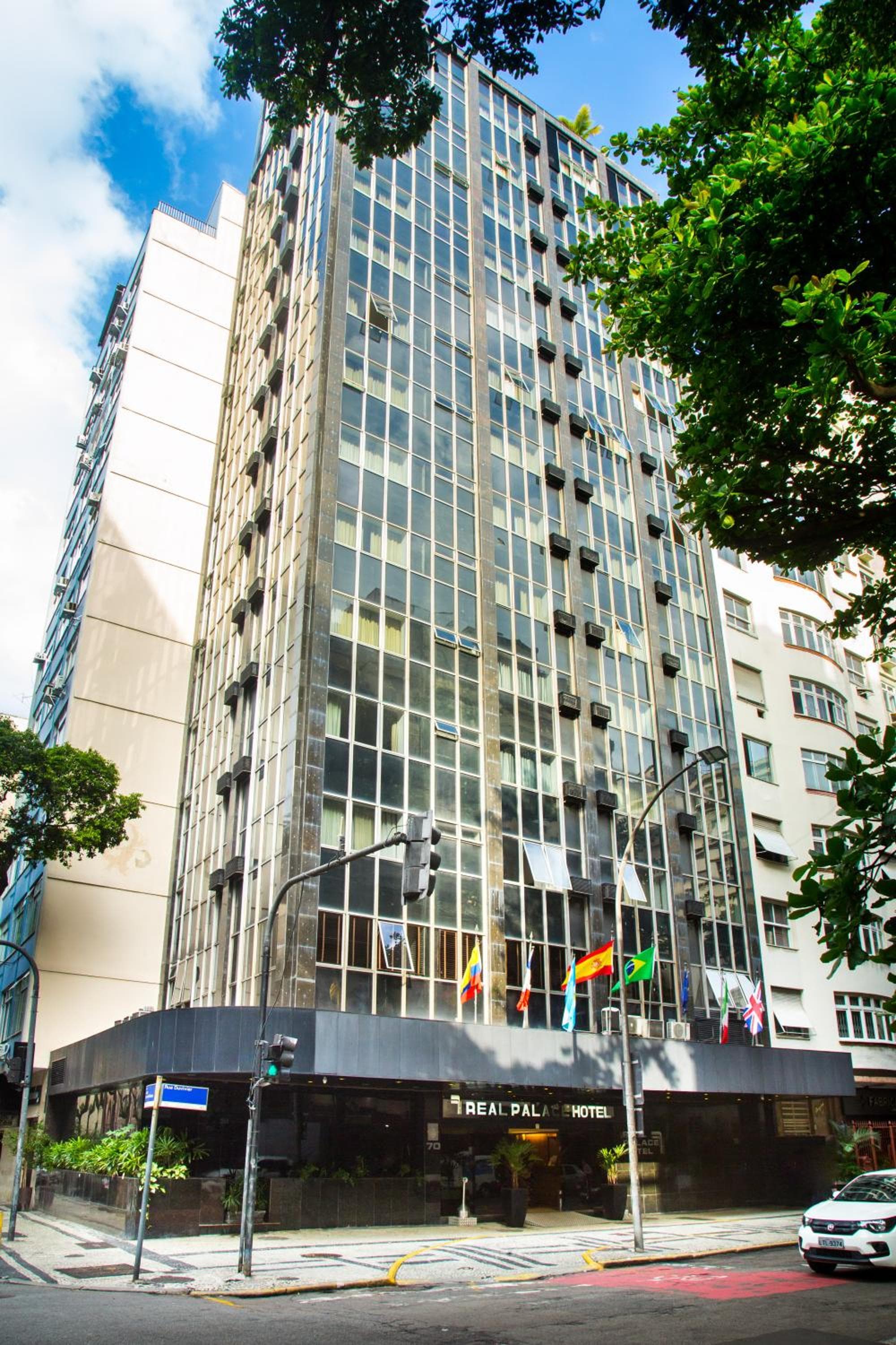 Real Palace Hotel: building